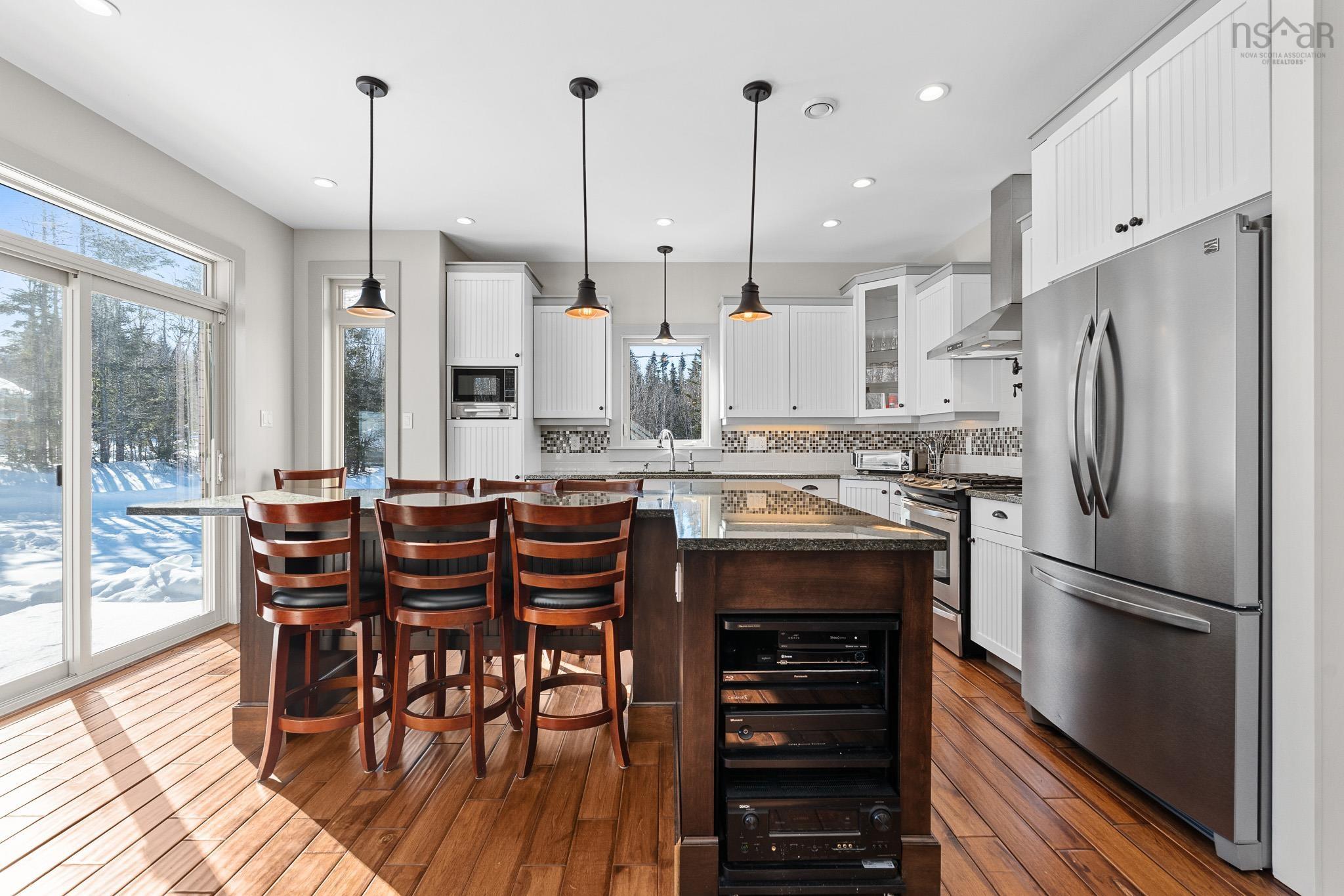 $975,000.00: 999 Hilltop Road, Sutherland Lake