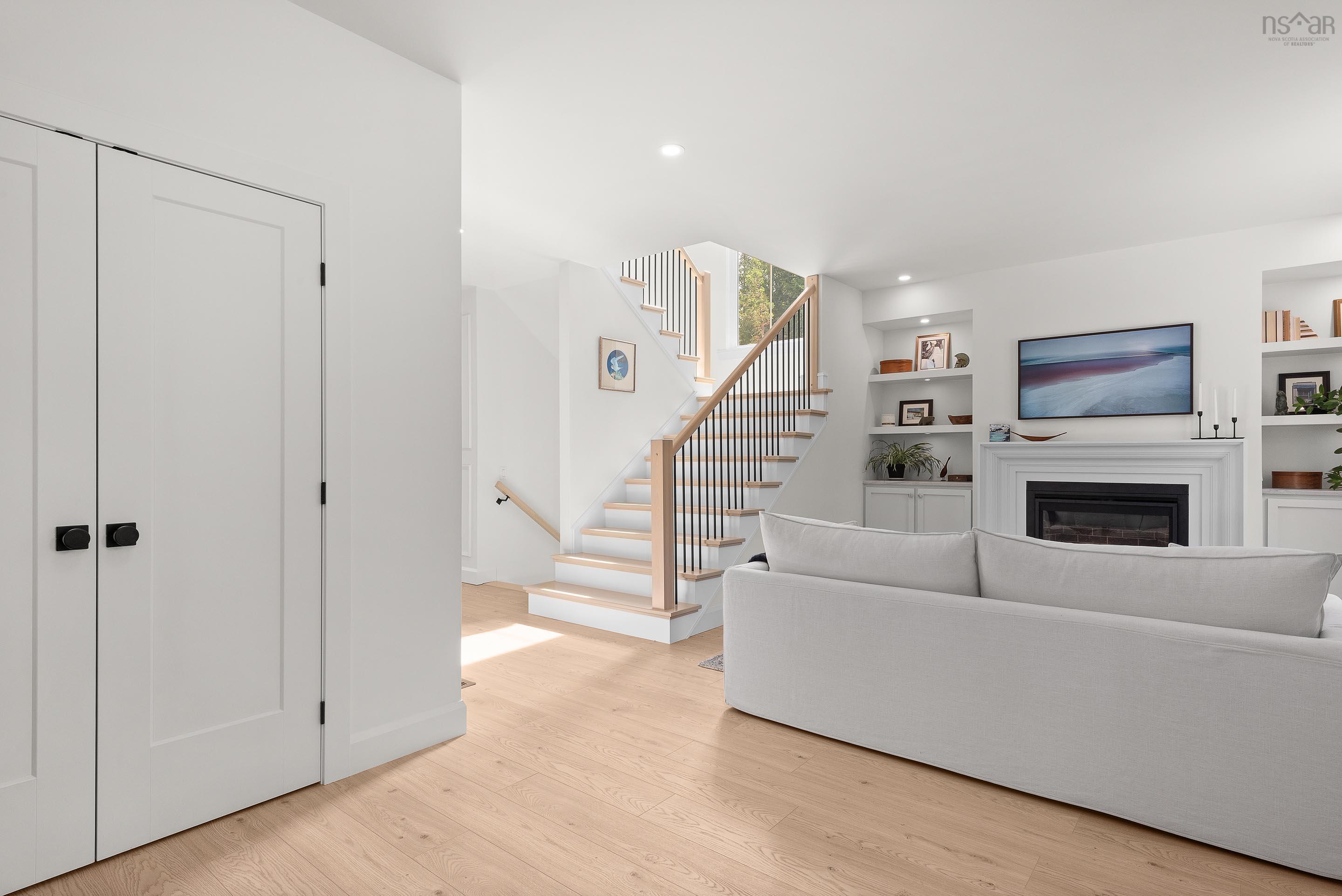 $1,099,900.00: 86 Double Lane, Oakfield