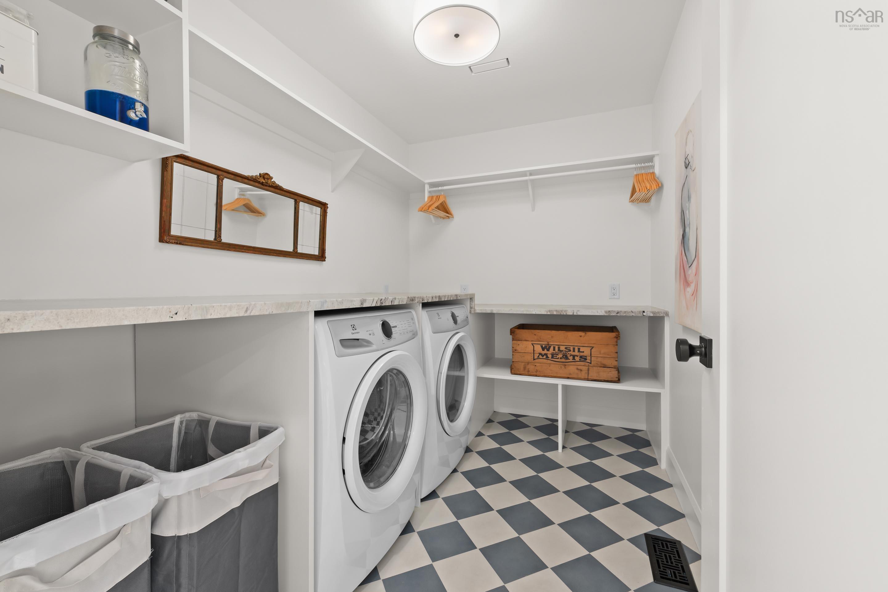 $1,099,900.00: 86 Double Lane, Oakfield