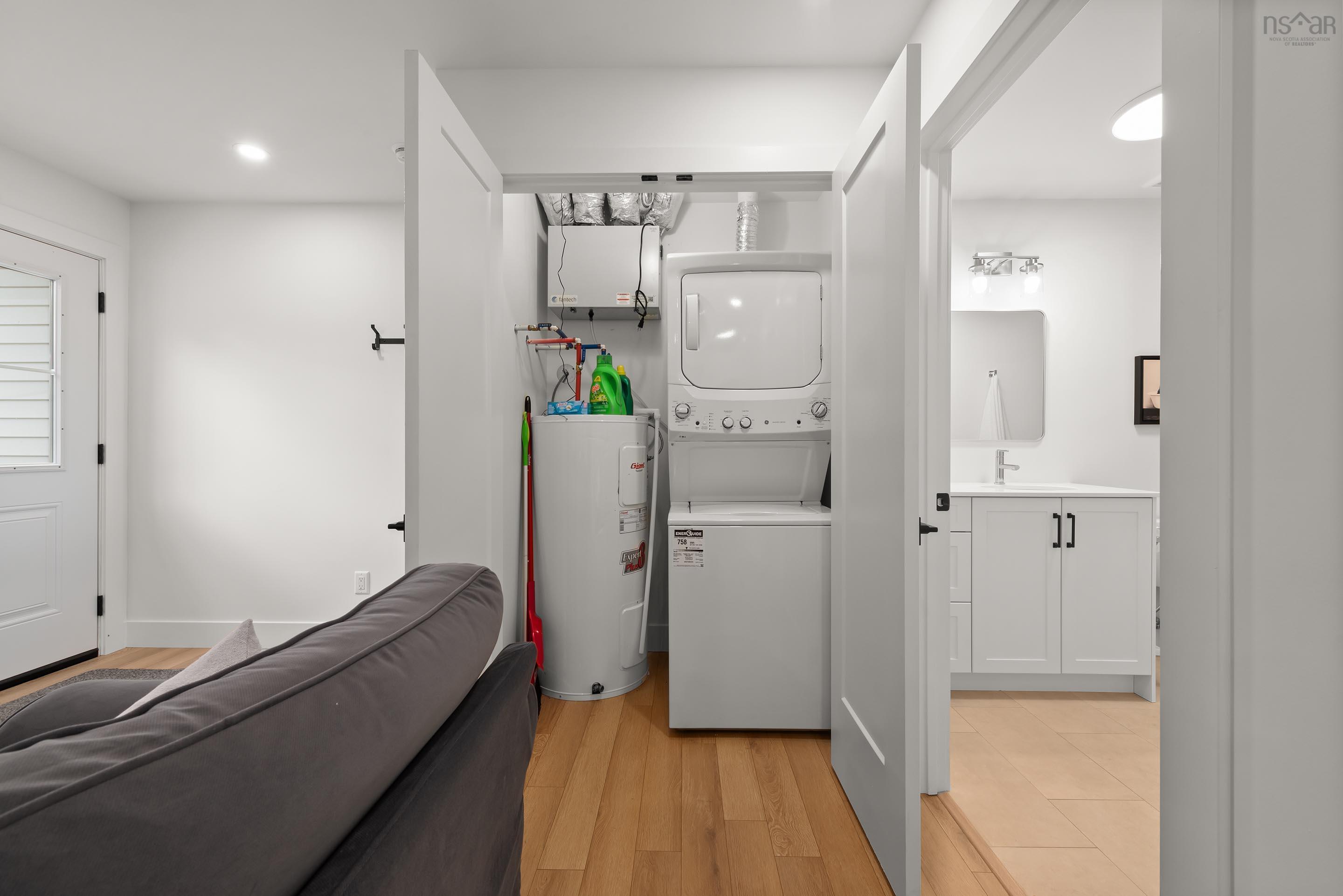 $1,099,900.00: 86 Double Lane, Oakfield