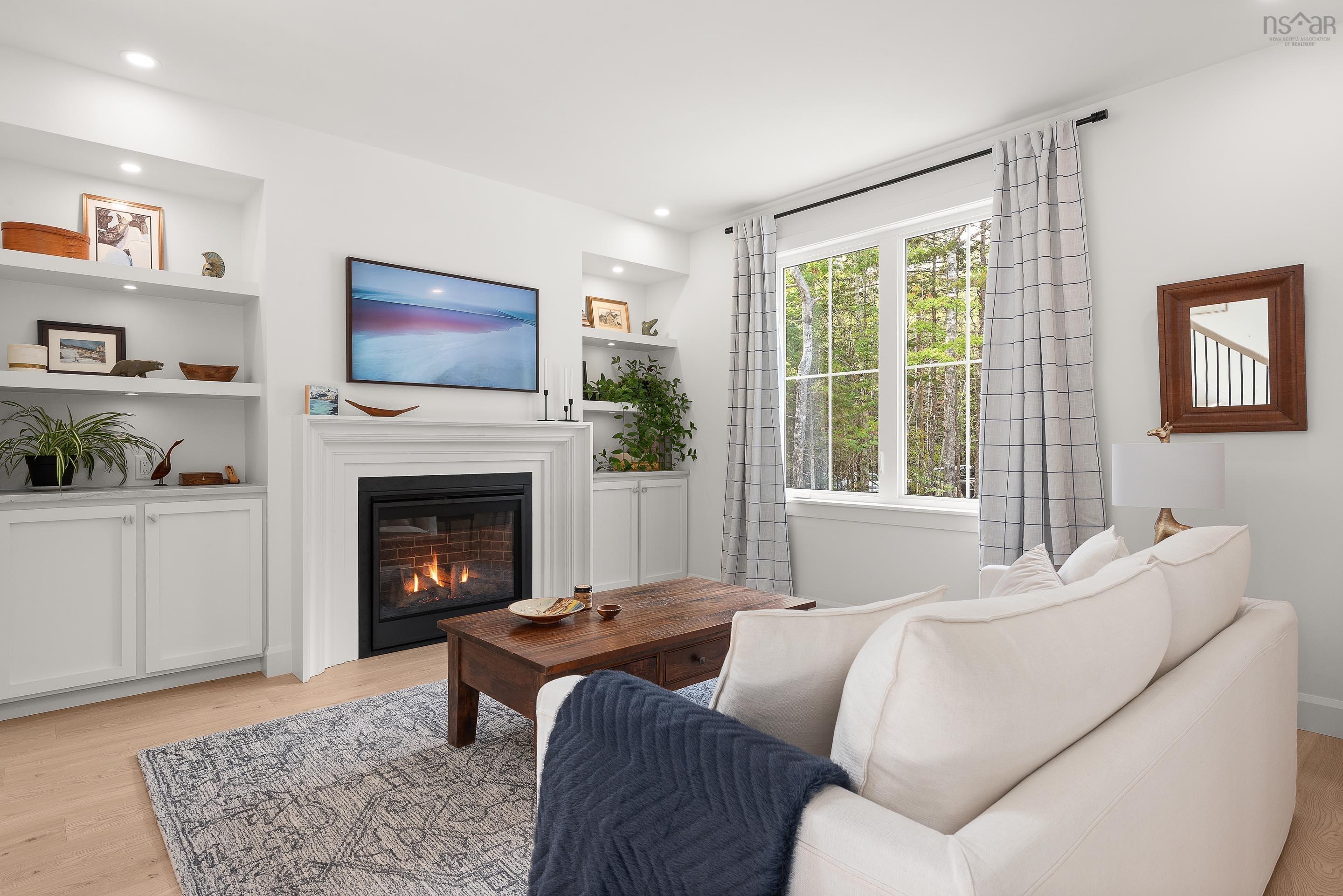 $1,099,900.00: 86 Double Lane, Oakfield