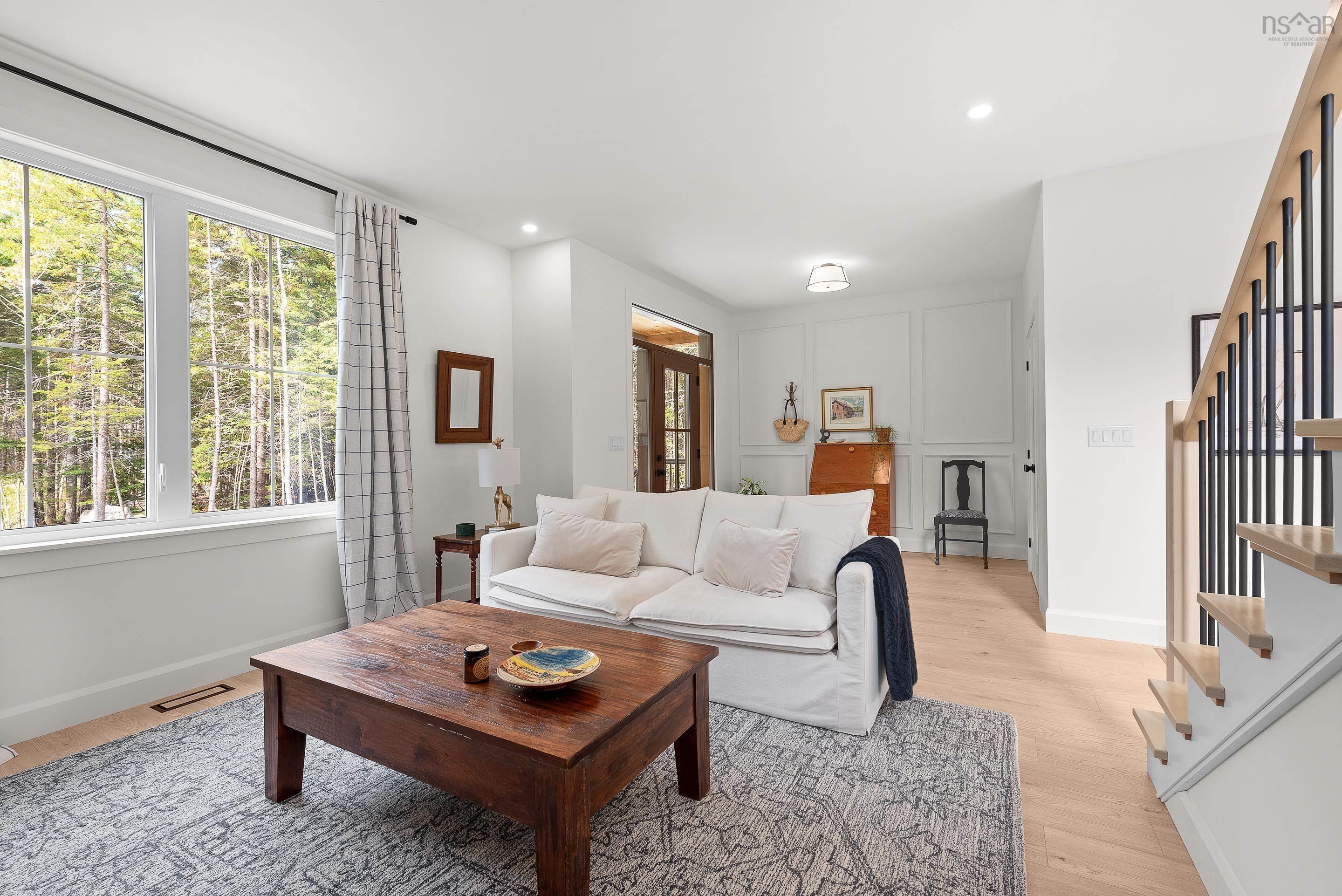 $1,099,900.00: 86 Double Lane, Oakfield