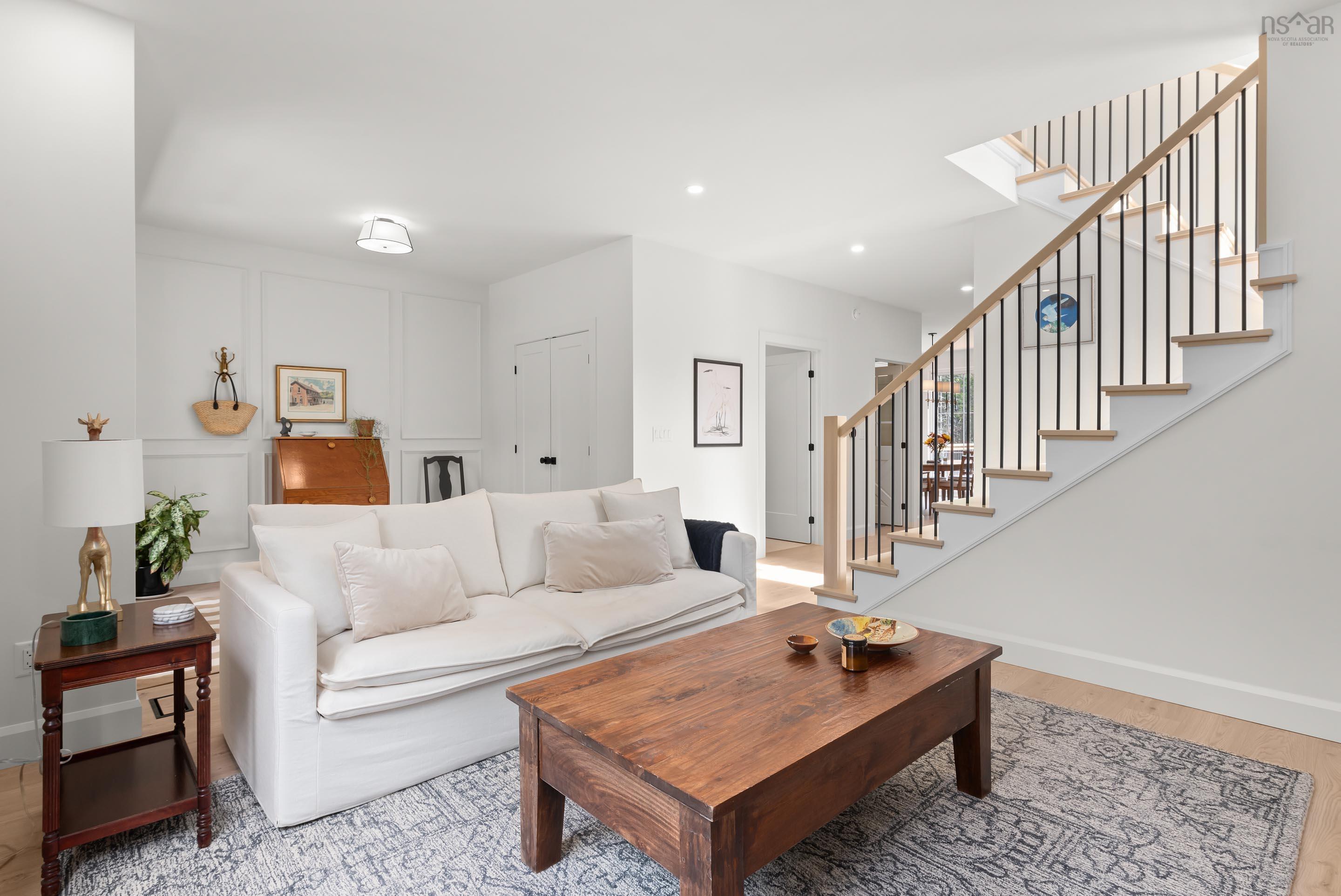 $1,099,900.00: 86 Double Lane, Oakfield