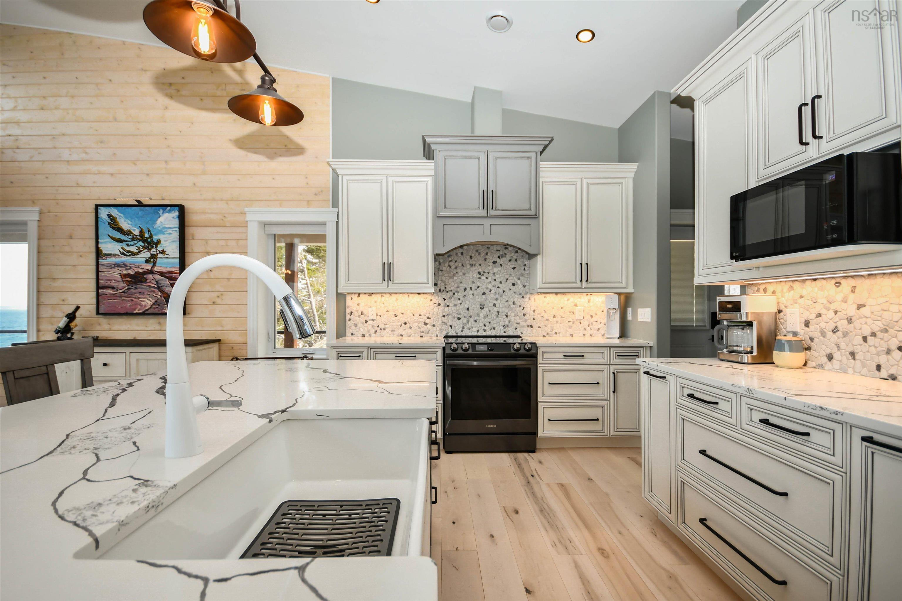 $1,199,000.00: 1907 Highway 329, Hubbards