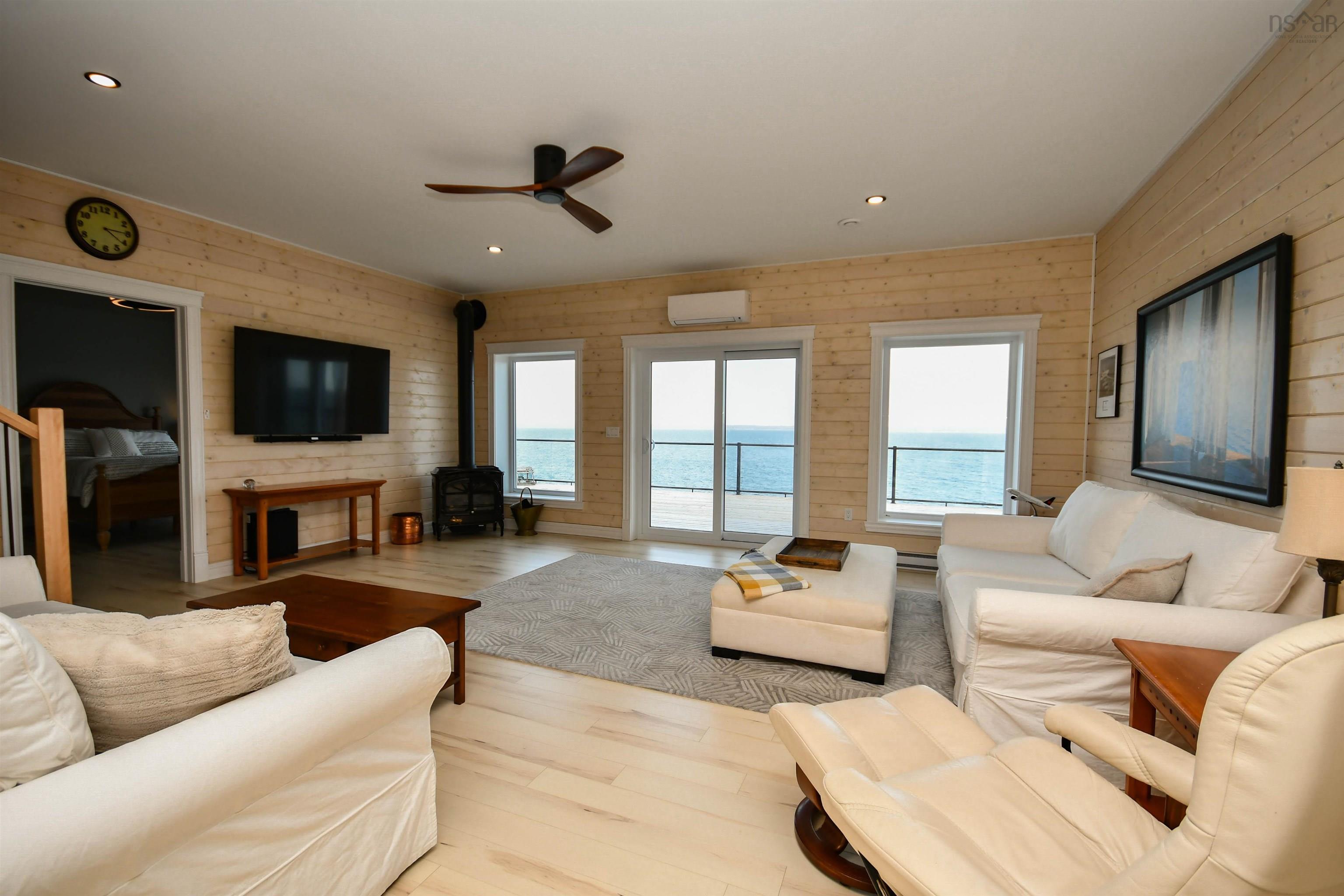 $1,199,000.00: 1907 Highway 329, Hubbards