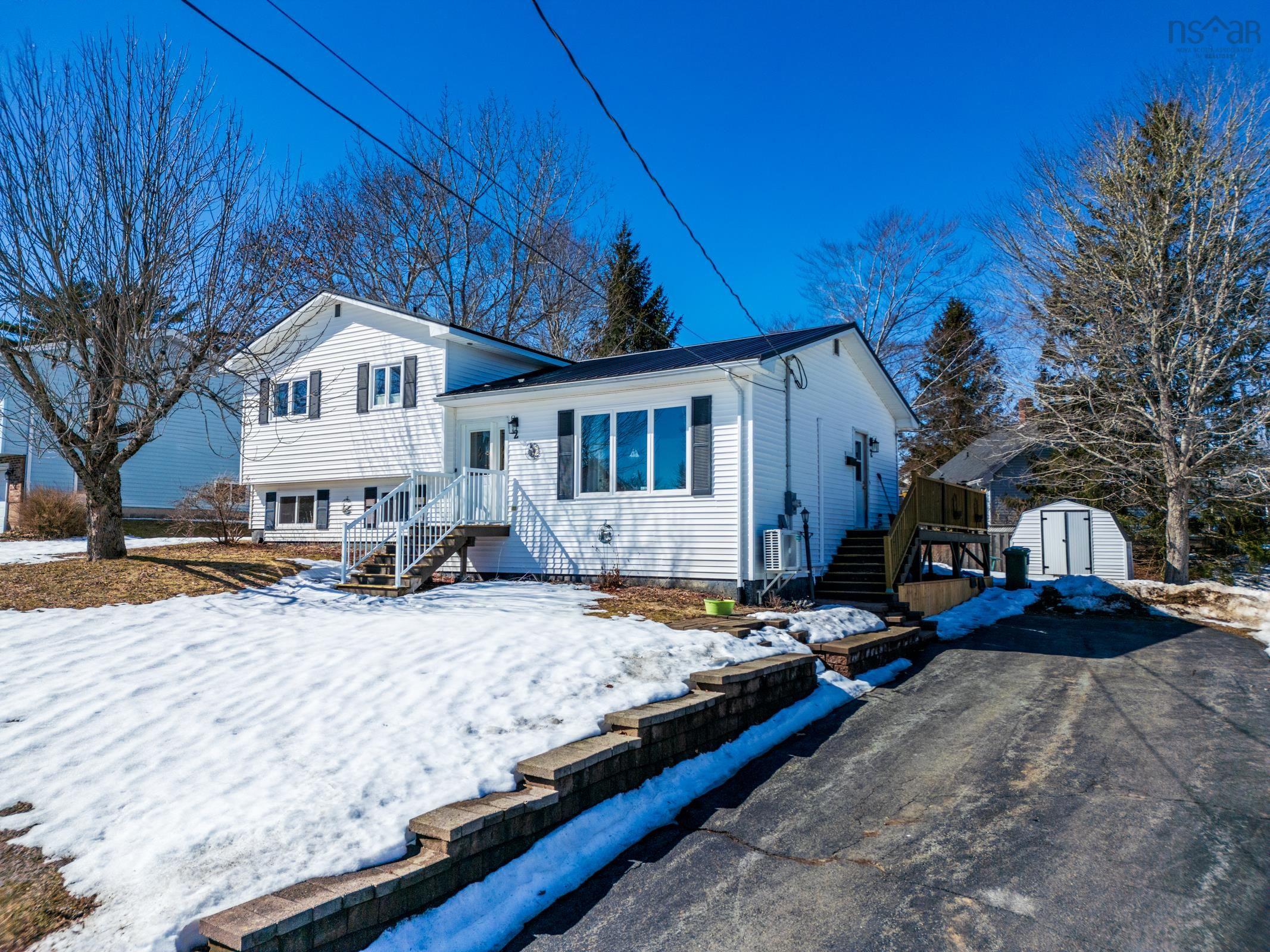 $479,900.00: 2 Pinecrest Boulevard, Bridgewater