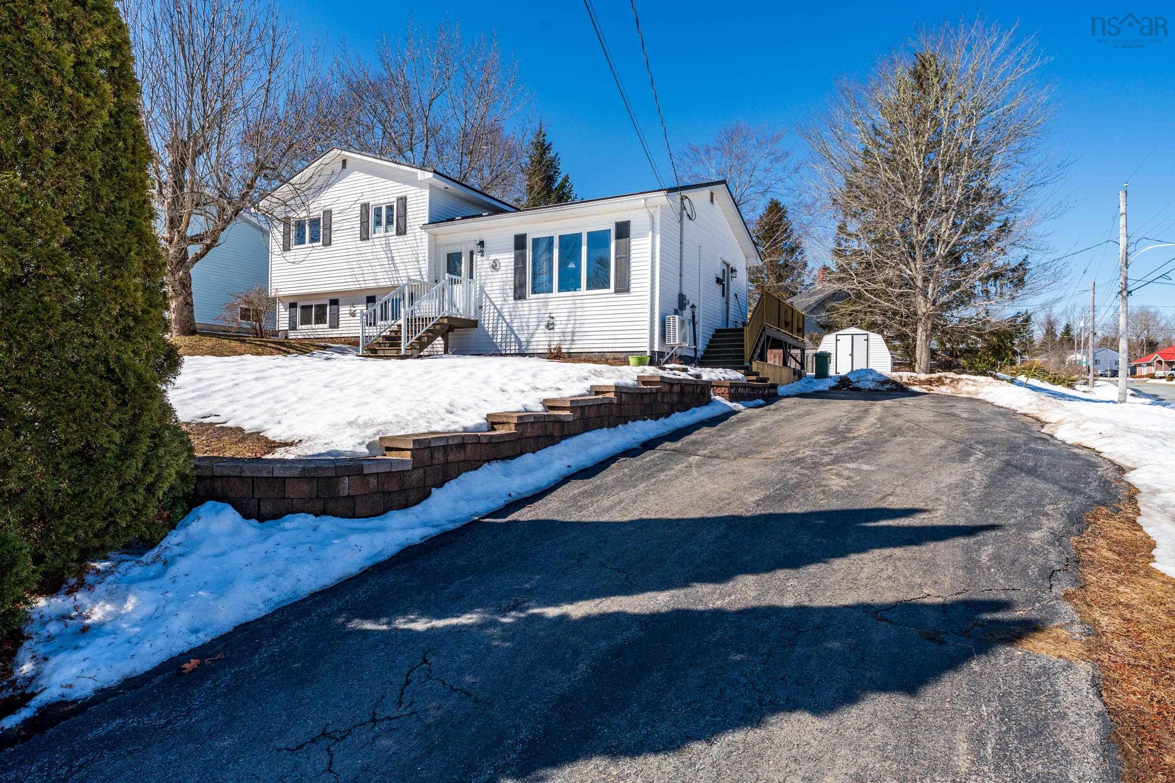 $479,900.00: 2 Pinecrest Boulevard, Bridgewater