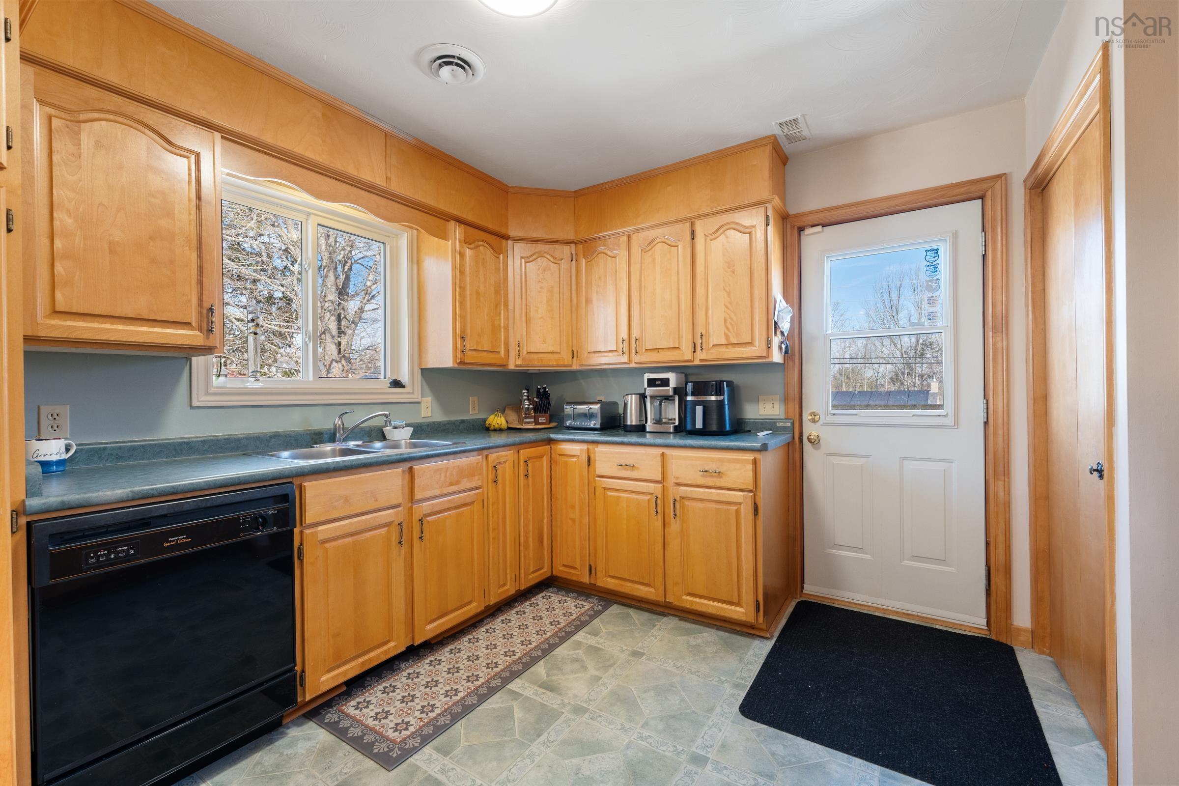 $479,900.00: 2 Pinecrest Boulevard, Bridgewater