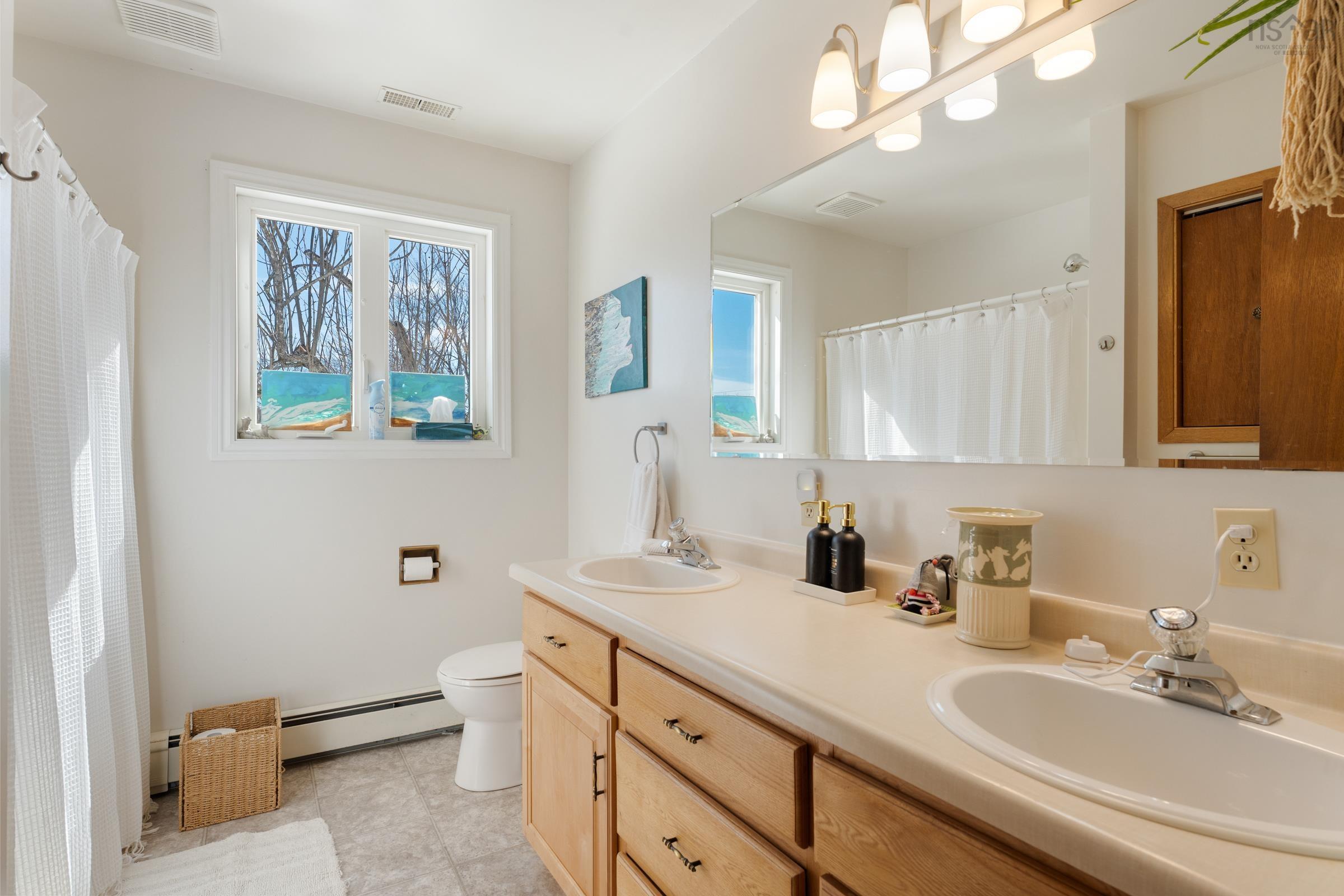 $479,900.00: 2 Pinecrest Boulevard, Bridgewater