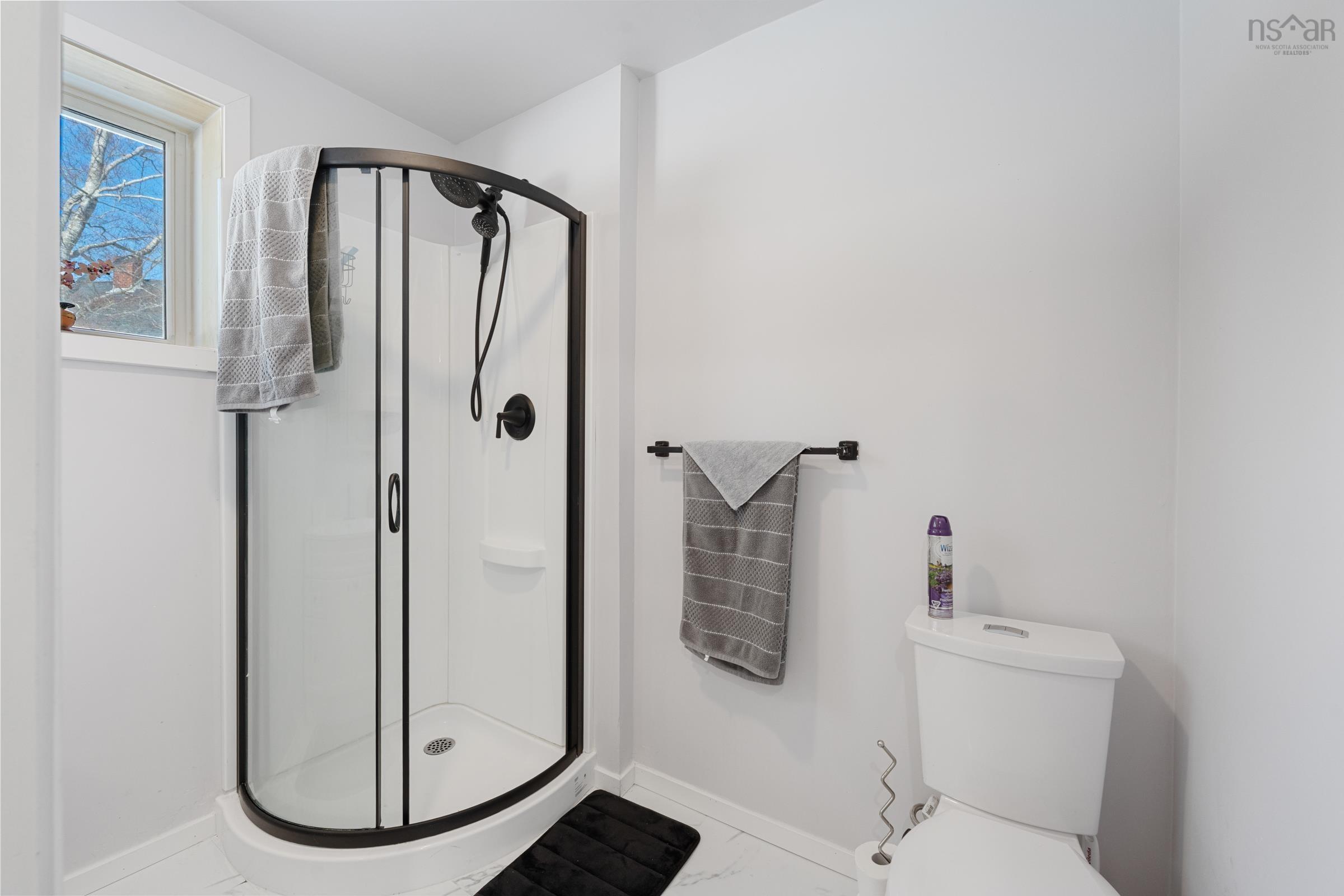 $479,900.00: 2 Pinecrest Boulevard, Bridgewater