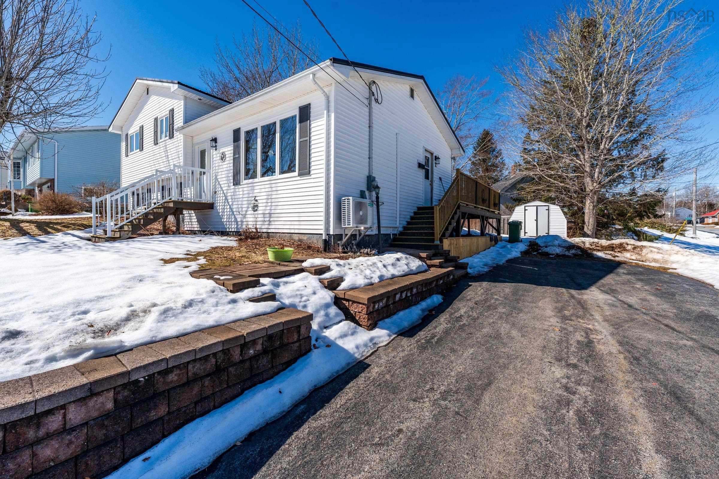 $479,900.00: 2 Pinecrest Boulevard, Bridgewater