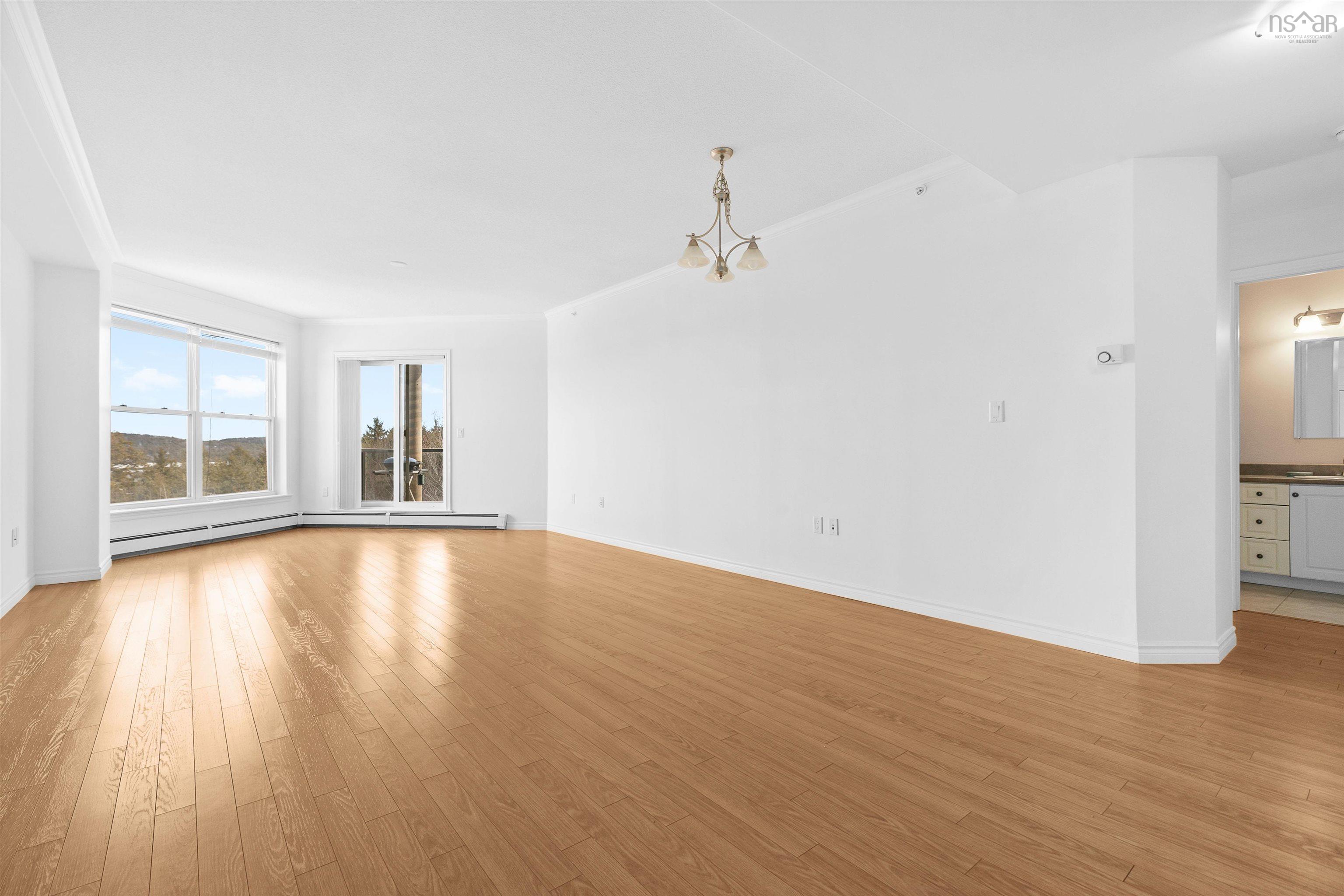 $539,900.00: 306 120 Southgate Drive, Bedford