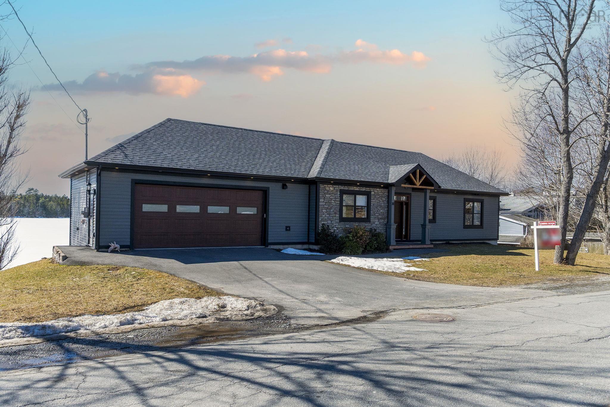 $899,900.00: 30 Montague Road, Lake Loon