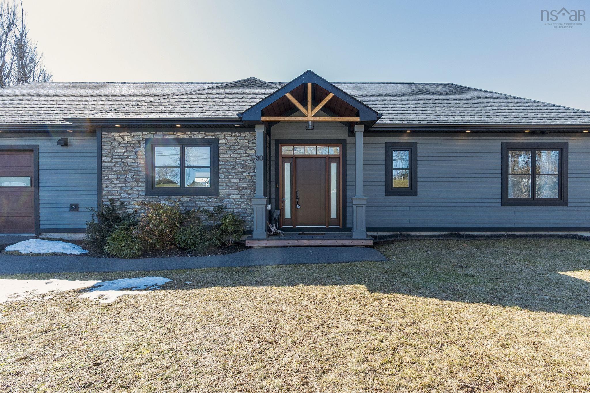 $899,900.00: 30 Montague Road, Lake Loon