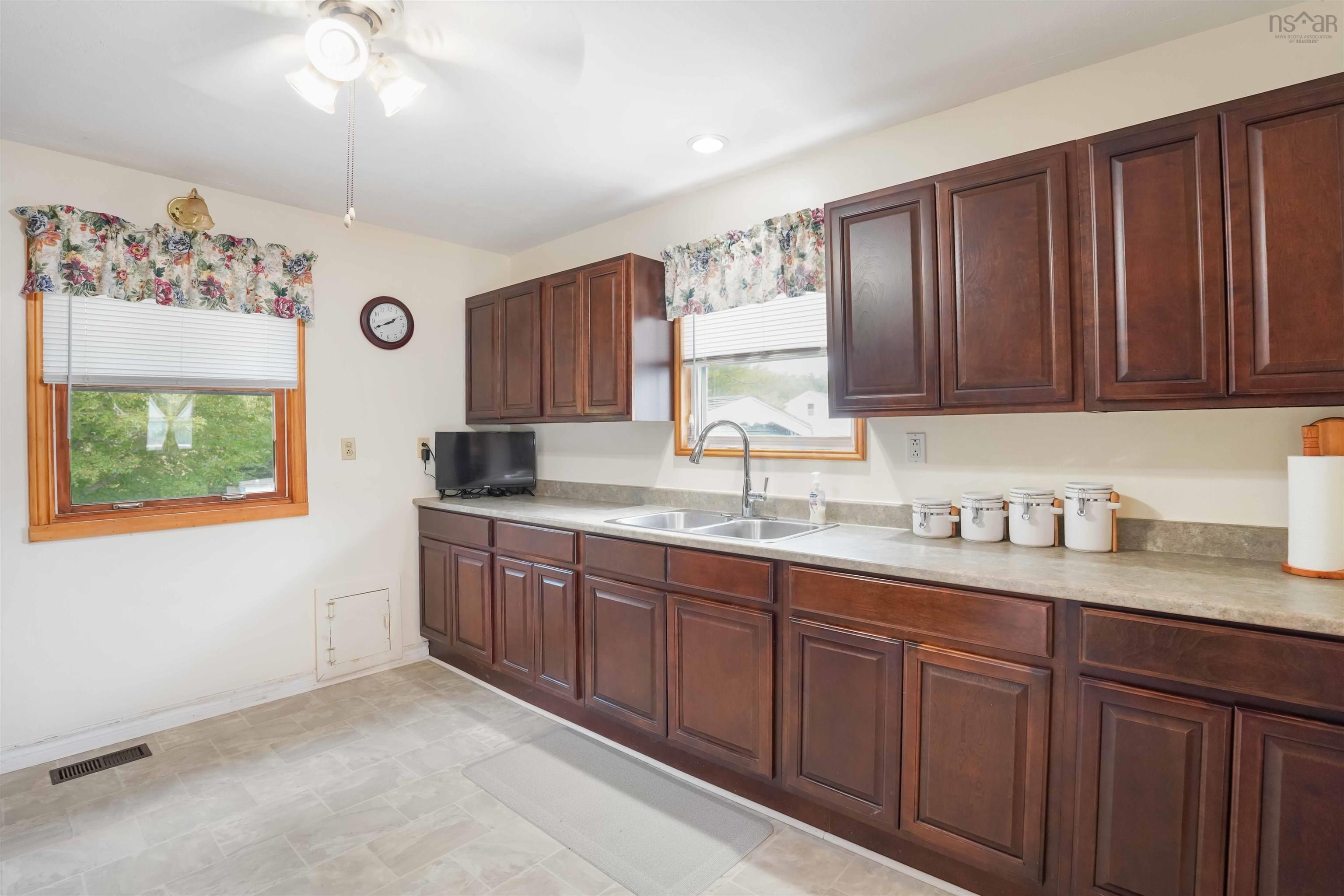 $374,500.00: 8049 Highway 221, Centreville