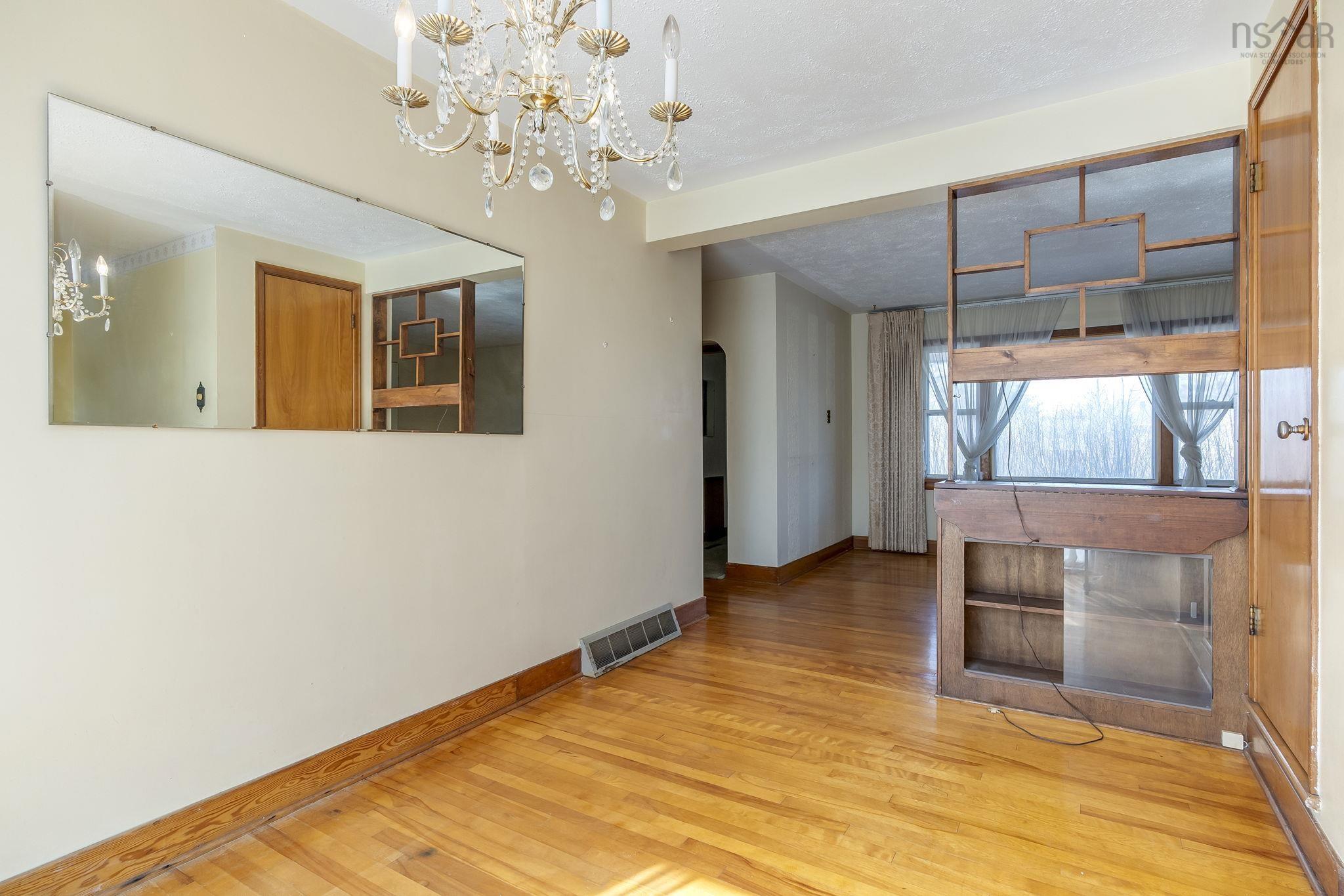 $299,900.00: 42 Oakwood Avenue, Dartmouth