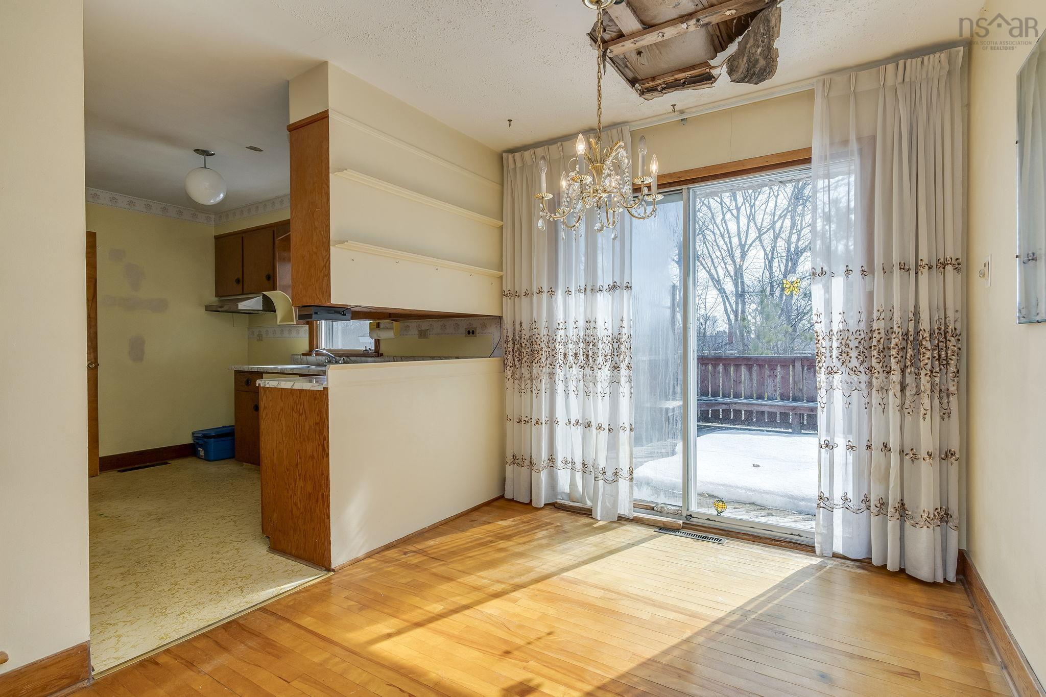 $299,900.00: 42 Oakwood Avenue, Dartmouth