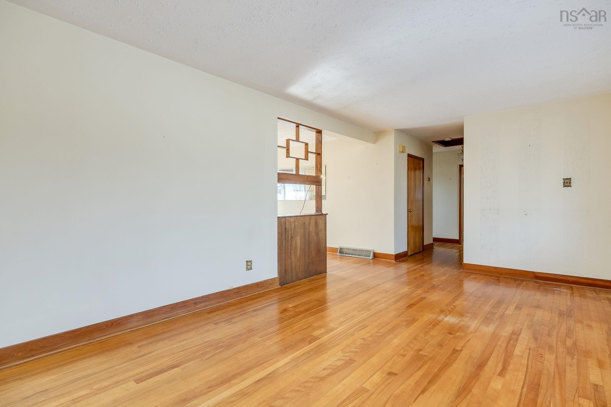 $299,900.00: 42 Oakwood Avenue, Dartmouth