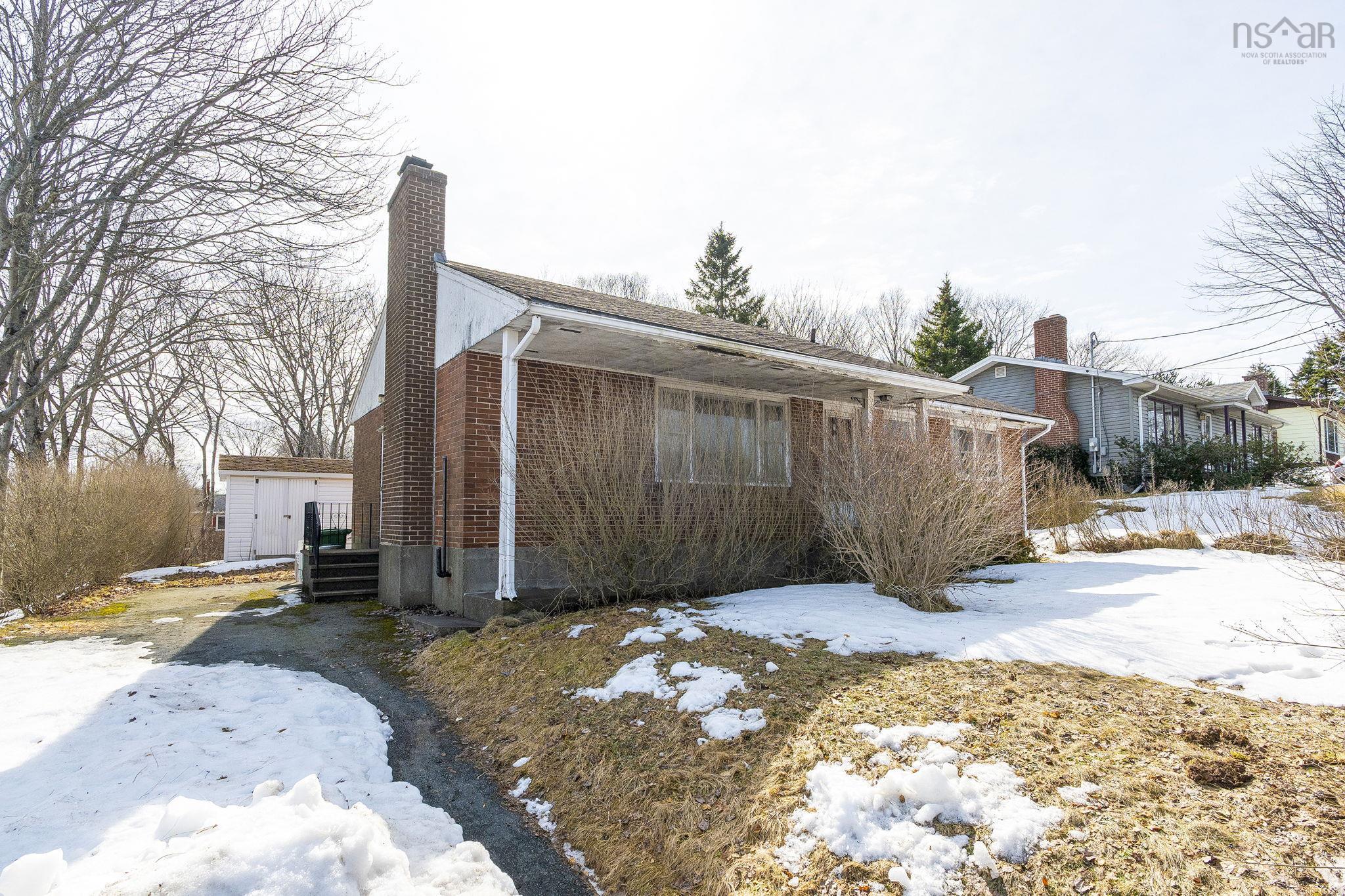 $299,900.00: 42 Oakwood Avenue, Dartmouth