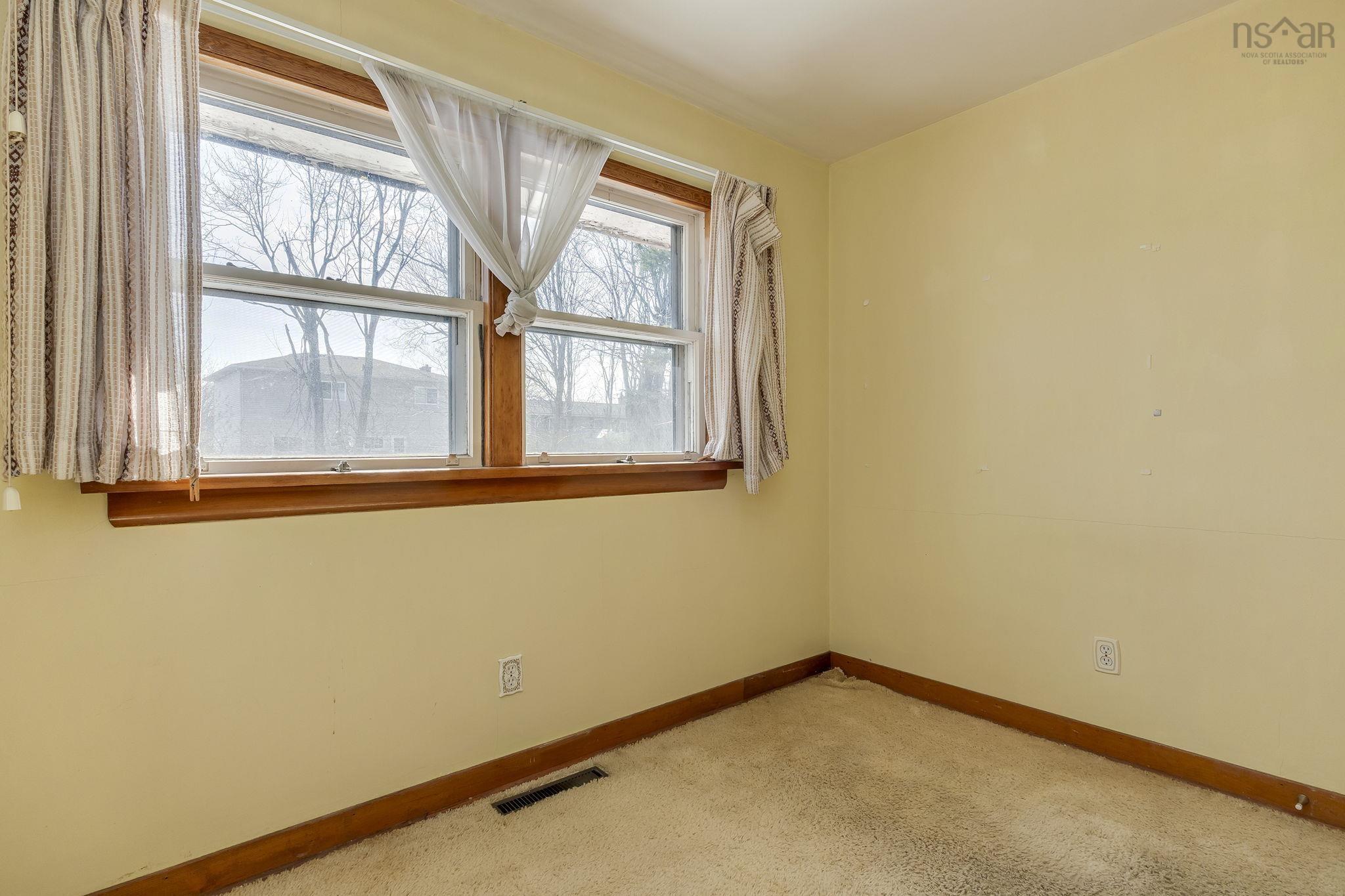 $299,900.00: 42 Oakwood Avenue, Dartmouth