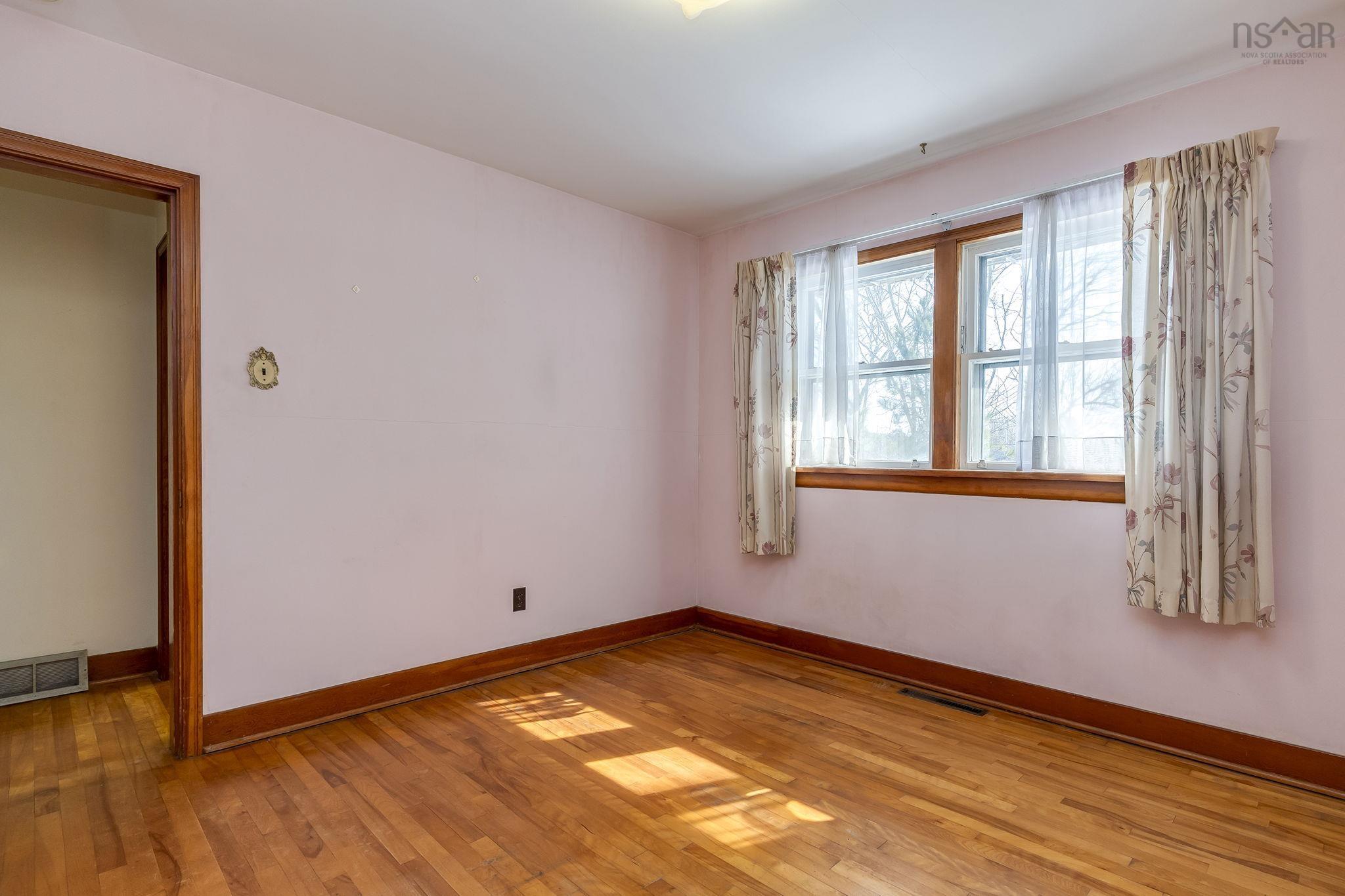 $299,900.00: 42 Oakwood Avenue, Dartmouth