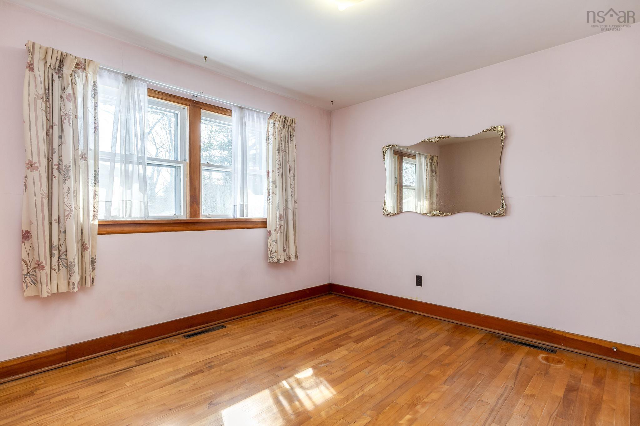 $299,900.00: 42 Oakwood Avenue, Dartmouth