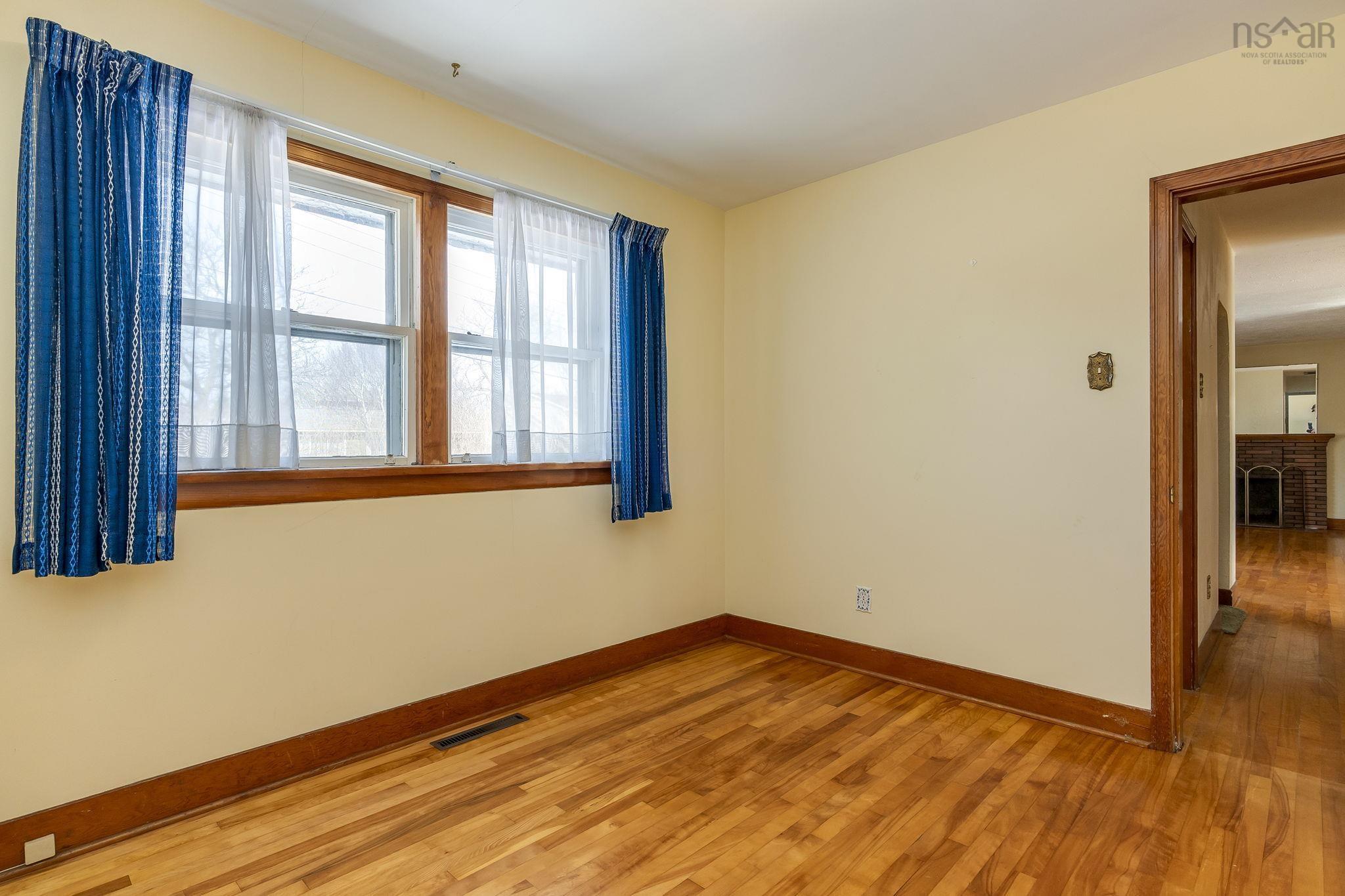 $299,900.00: 42 Oakwood Avenue, Dartmouth