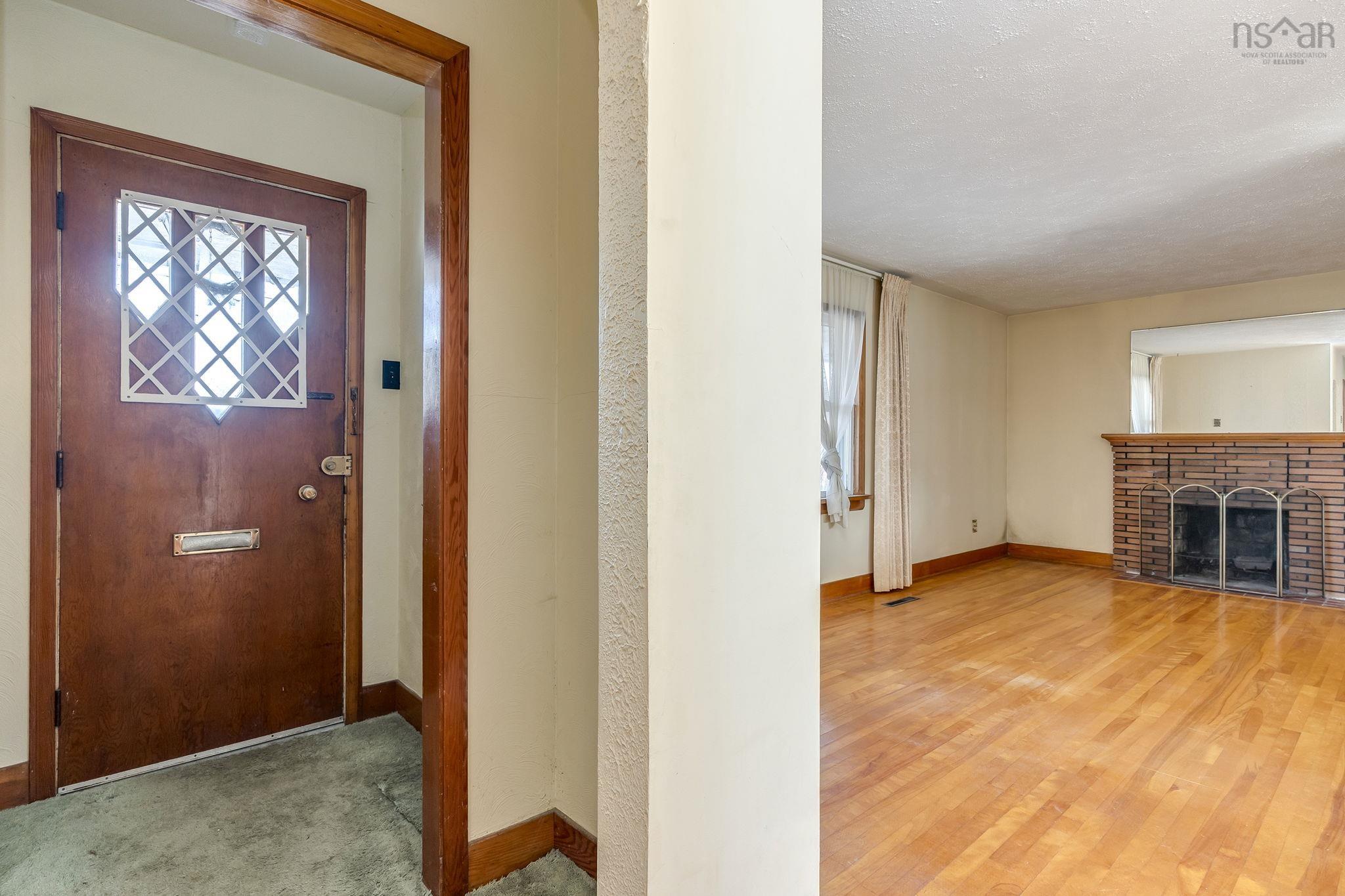 $299,900.00: 42 Oakwood Avenue, Dartmouth