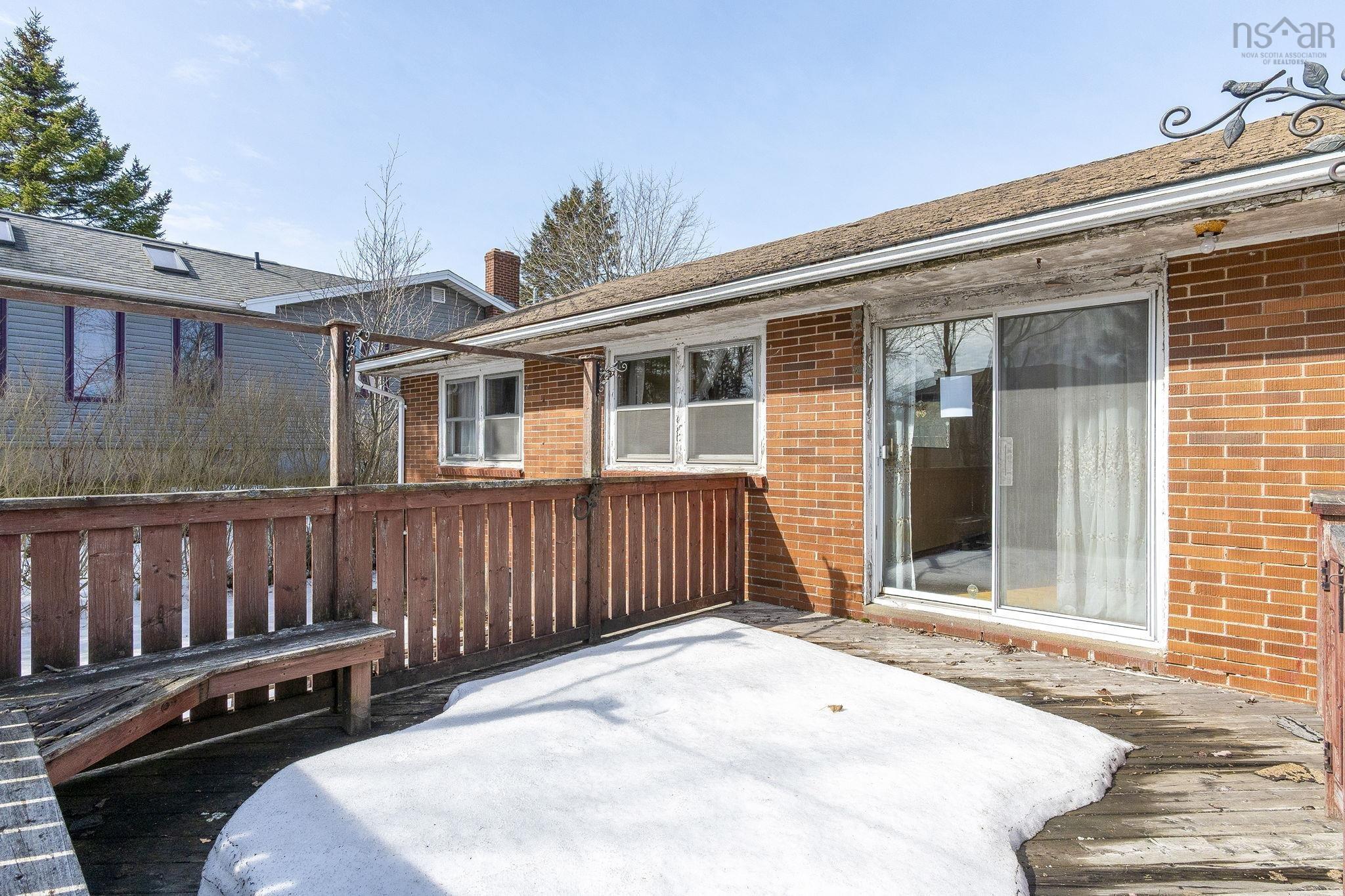 $299,900.00: 42 Oakwood Avenue, Dartmouth