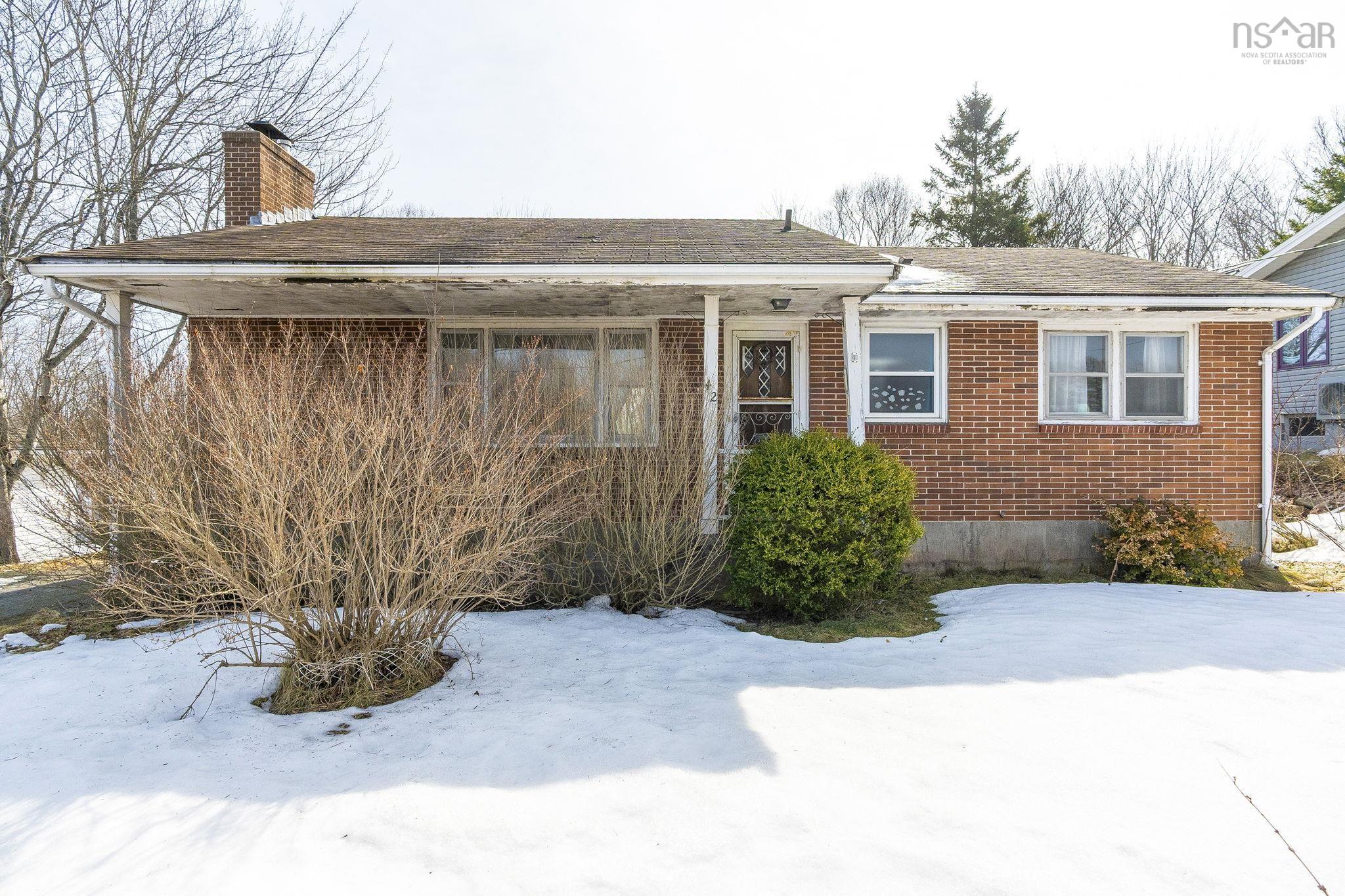 $299,900.00: 42 Oakwood Avenue, Dartmouth