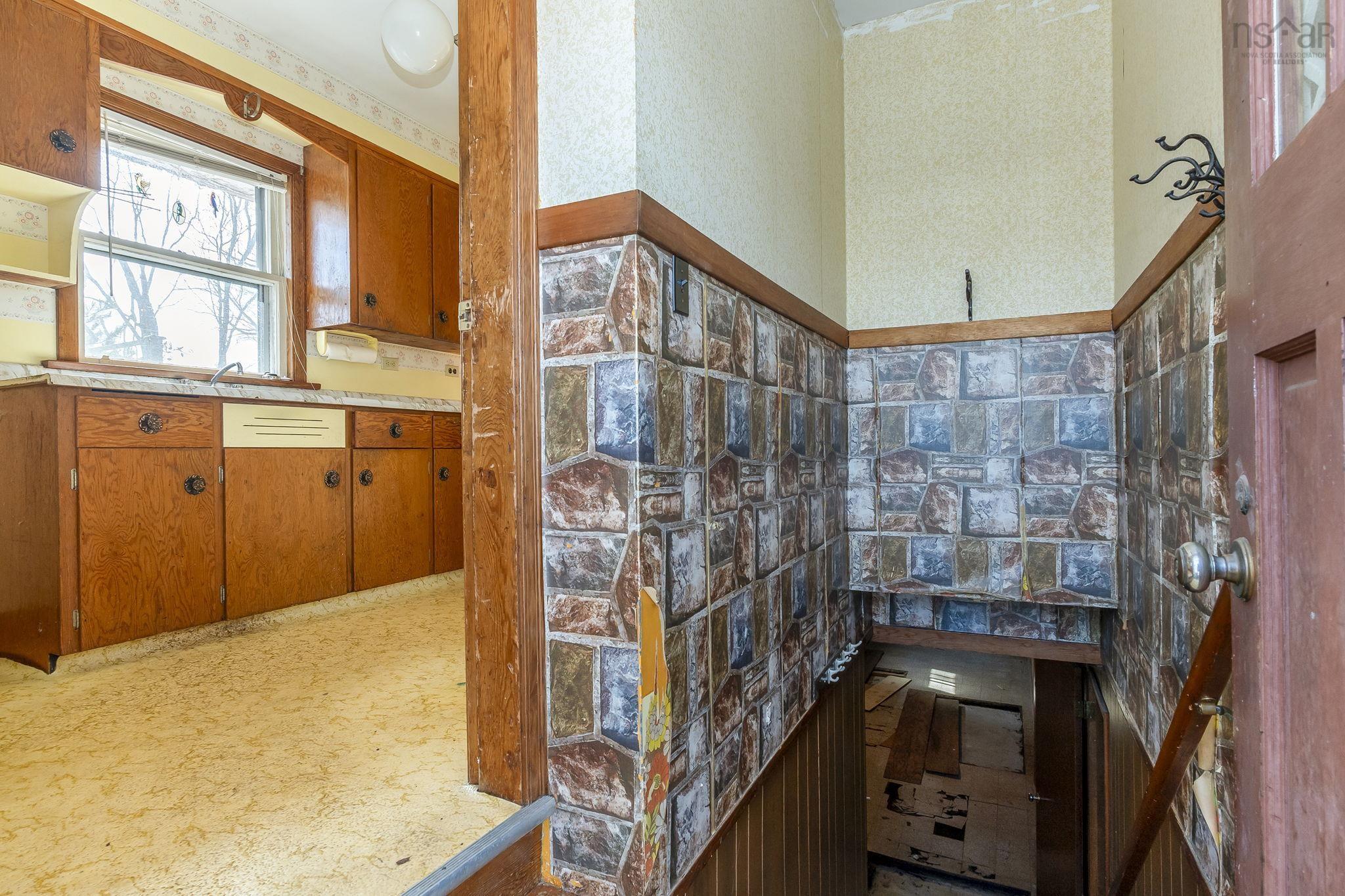 $299,900.00: 42 Oakwood Avenue, Dartmouth