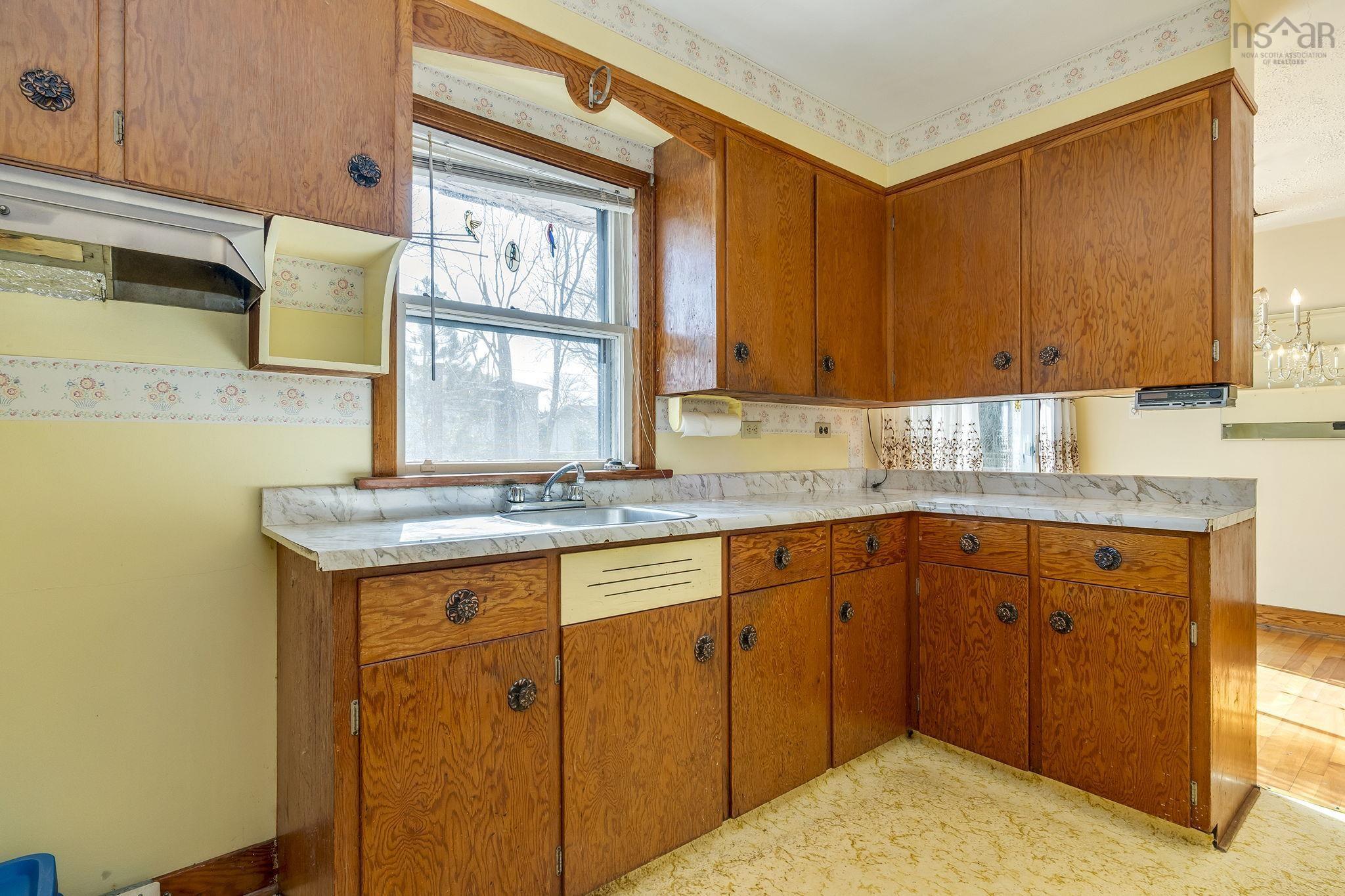 $299,900.00: 42 Oakwood Avenue, Dartmouth