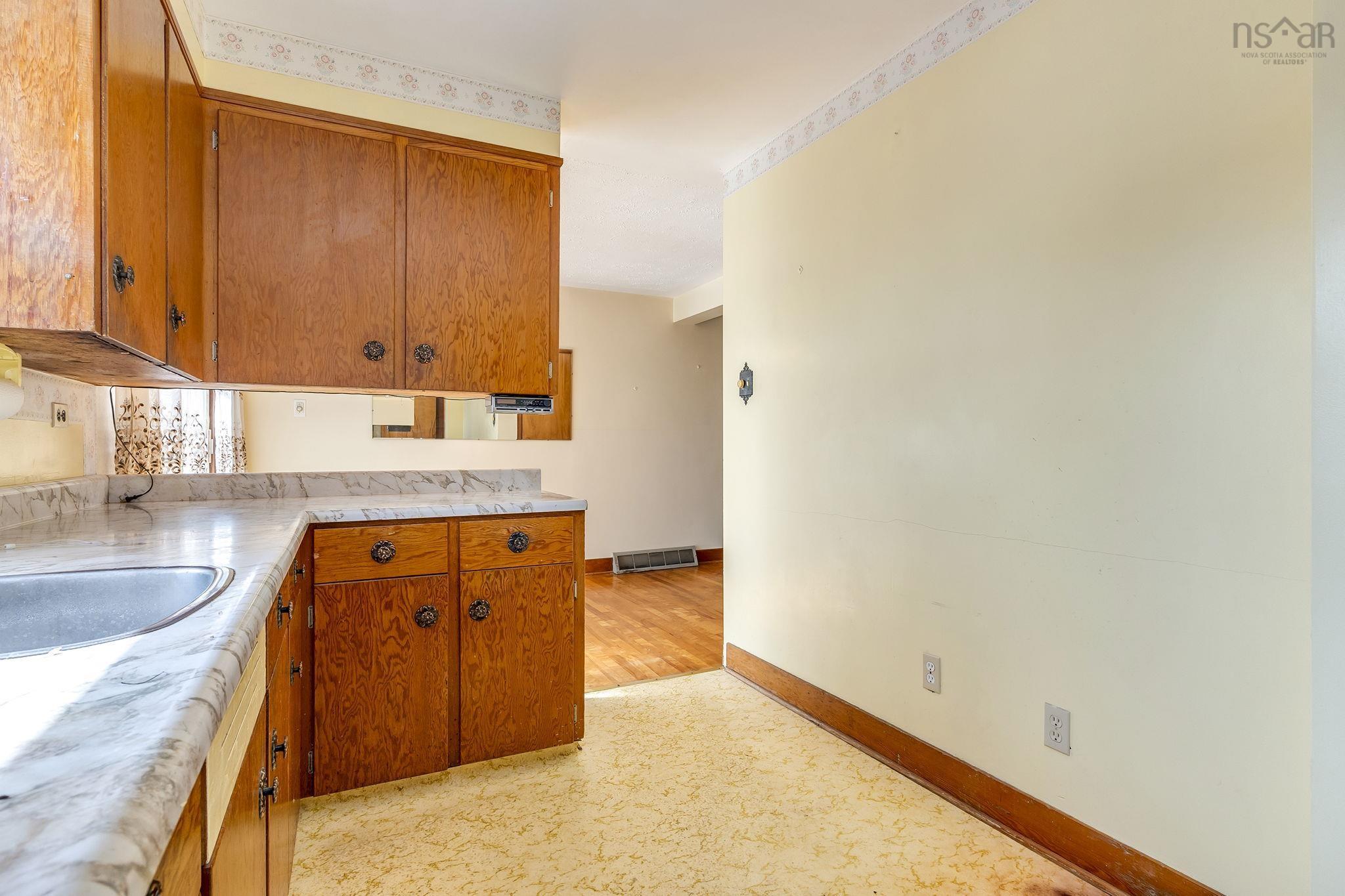 $299,900.00: 42 Oakwood Avenue, Dartmouth