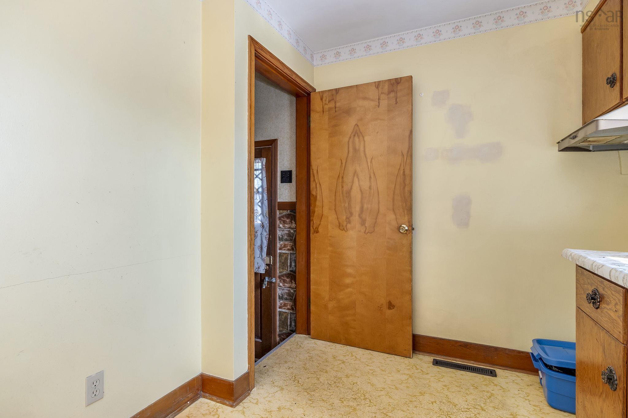 $299,900.00: 42 Oakwood Avenue, Dartmouth