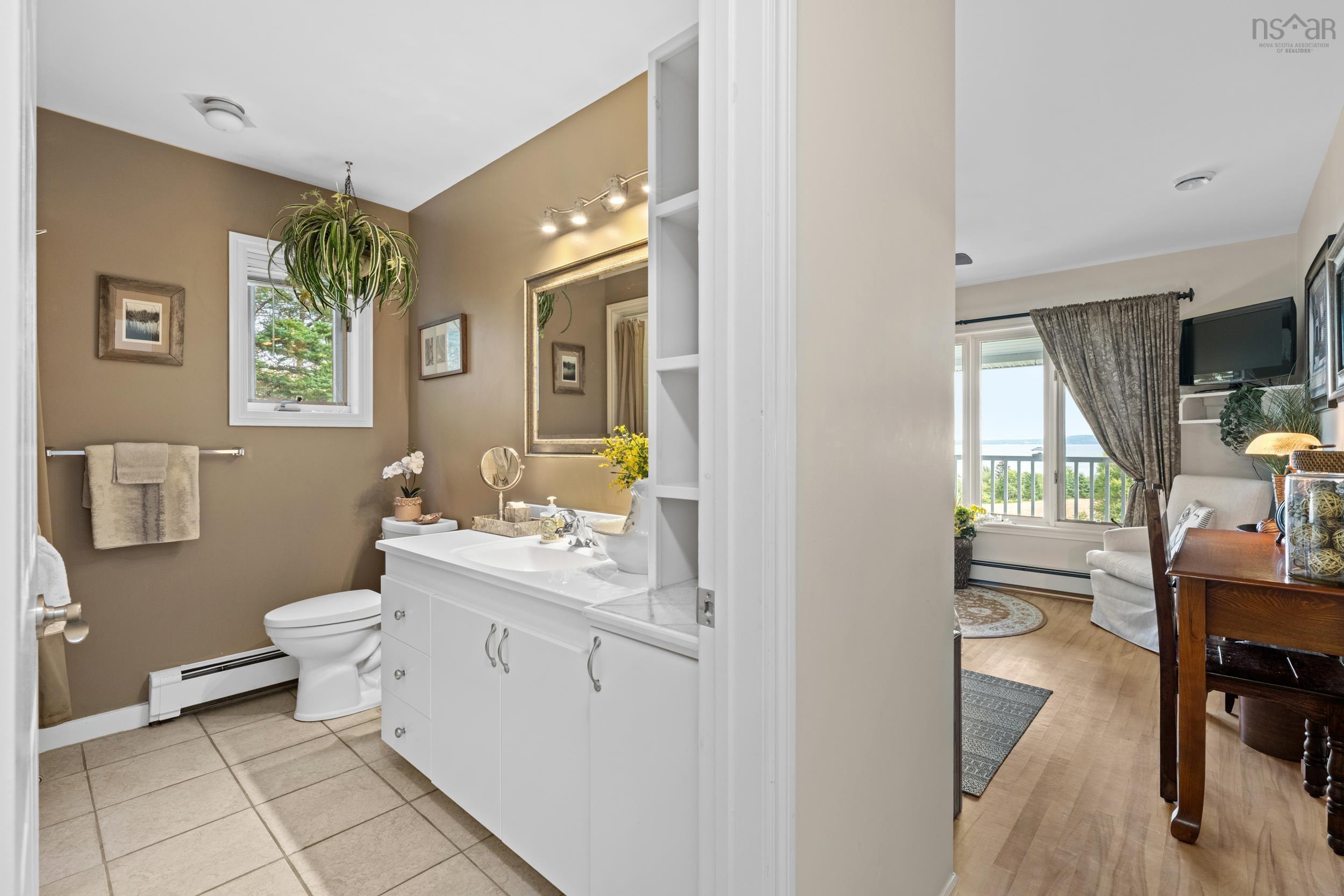 $1,190,000.00: 19 Graves Island Road, East Chester