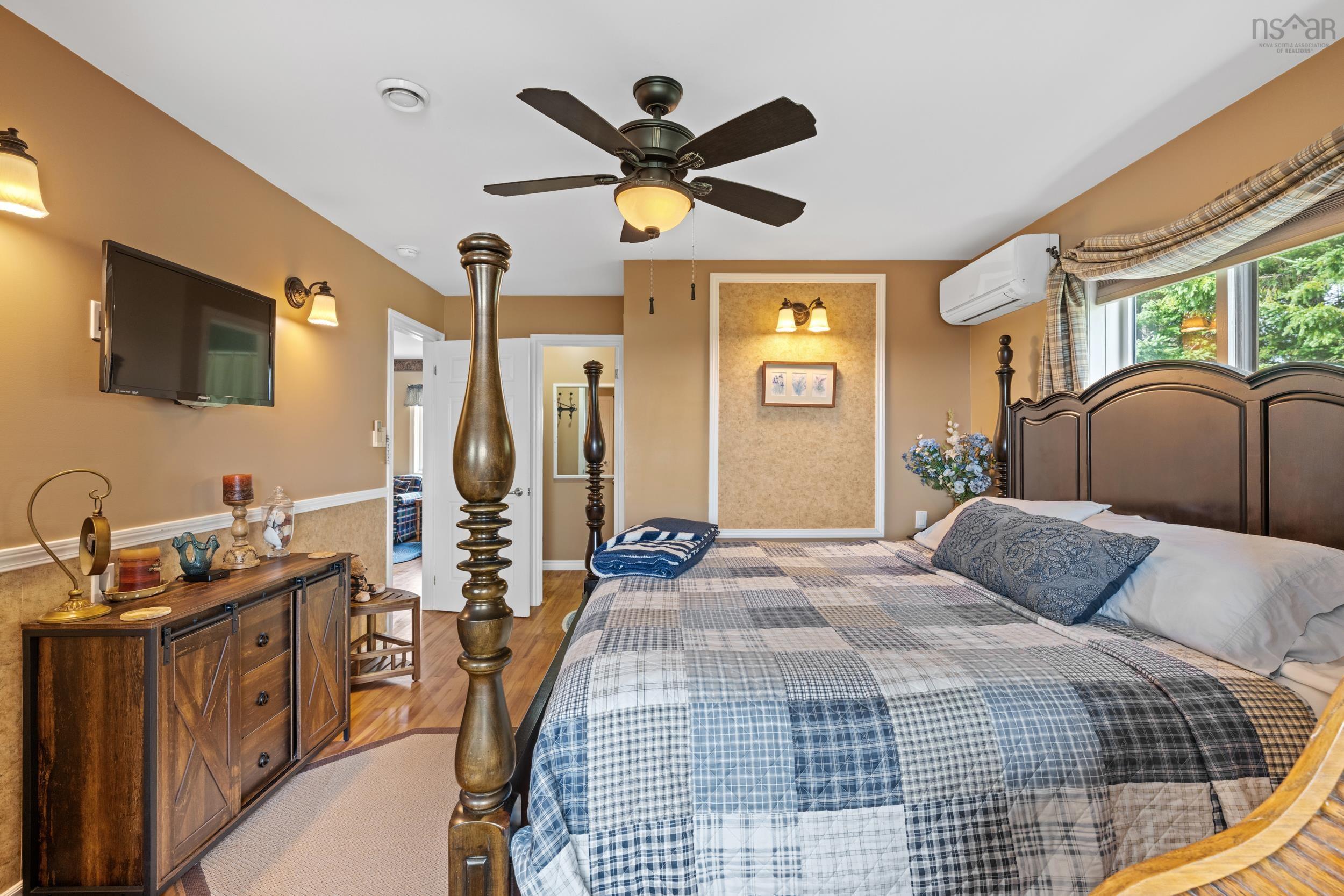 $1,190,000.00: 19 Graves Island Road, East Chester