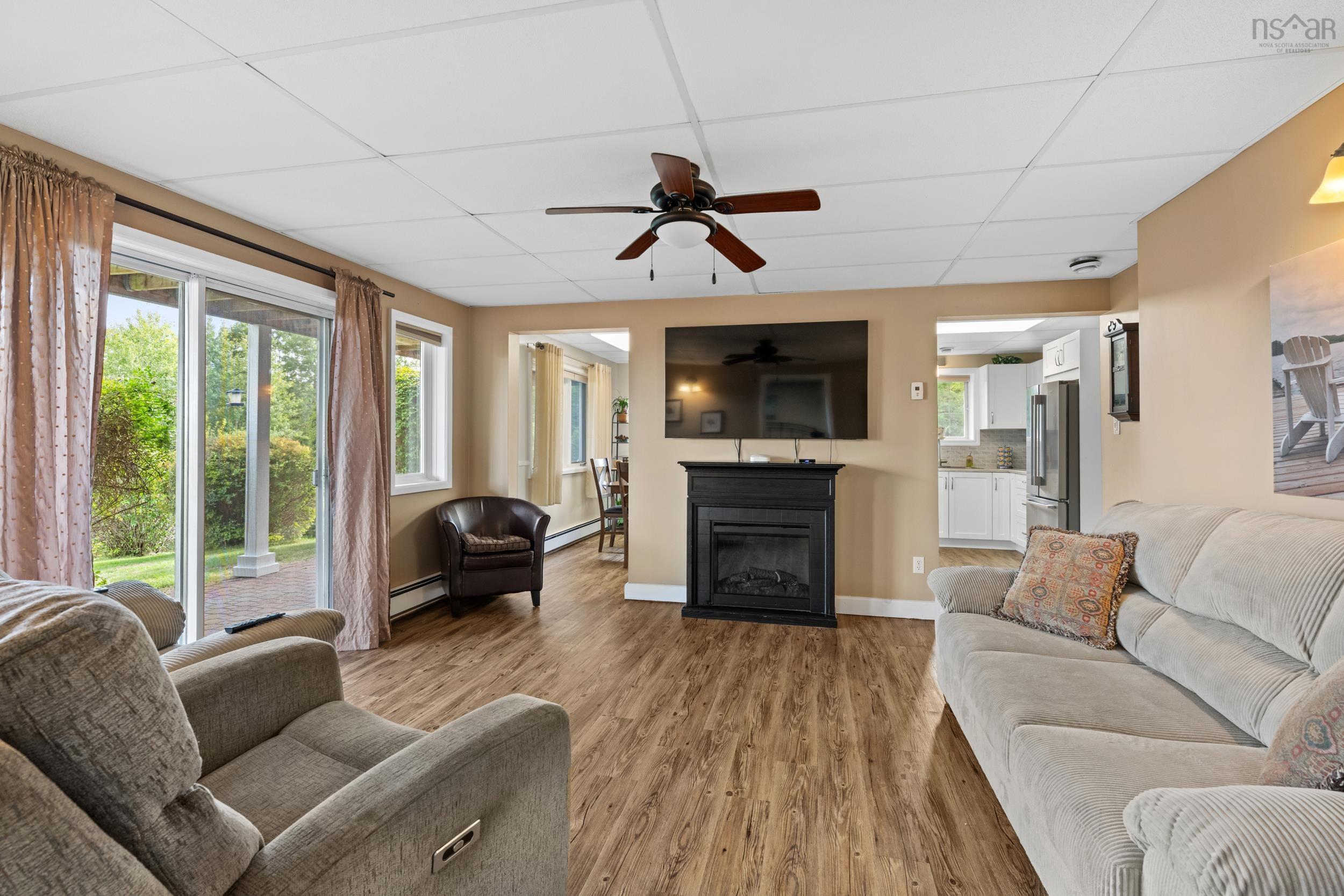 $1,190,000.00: 19 Graves Island Road, East Chester