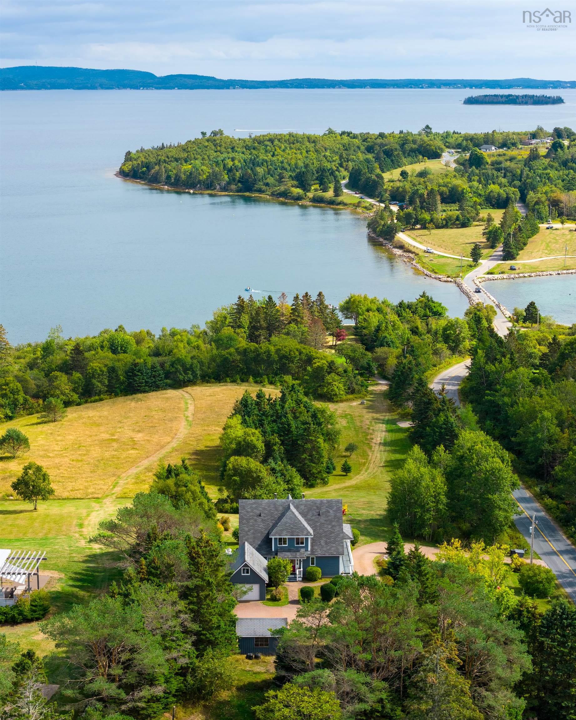 $1,190,000.00: 19 Graves Island Road, East Chester