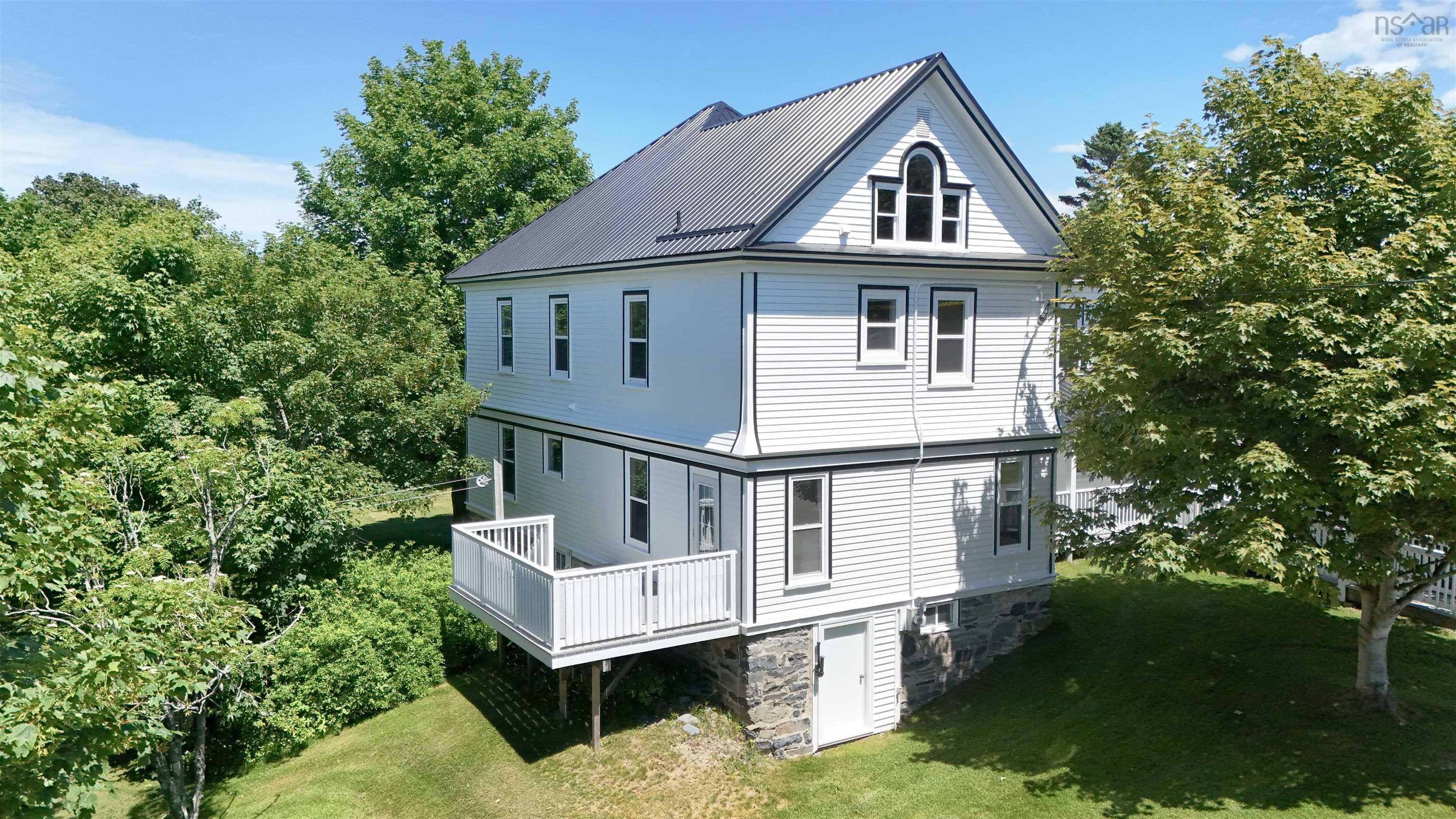 $474,900.00: 1833 Highway 1, Church Point
