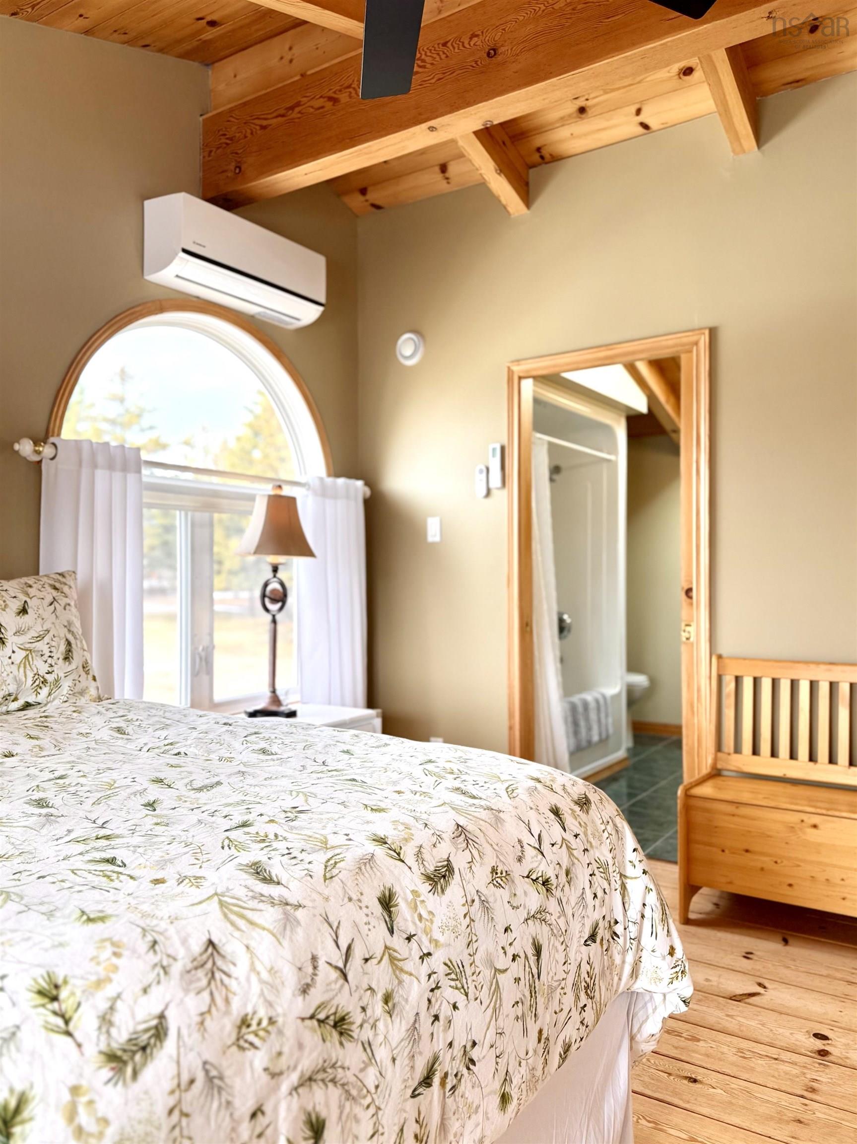 $599,900.00: 32 Island View Lane, Linden