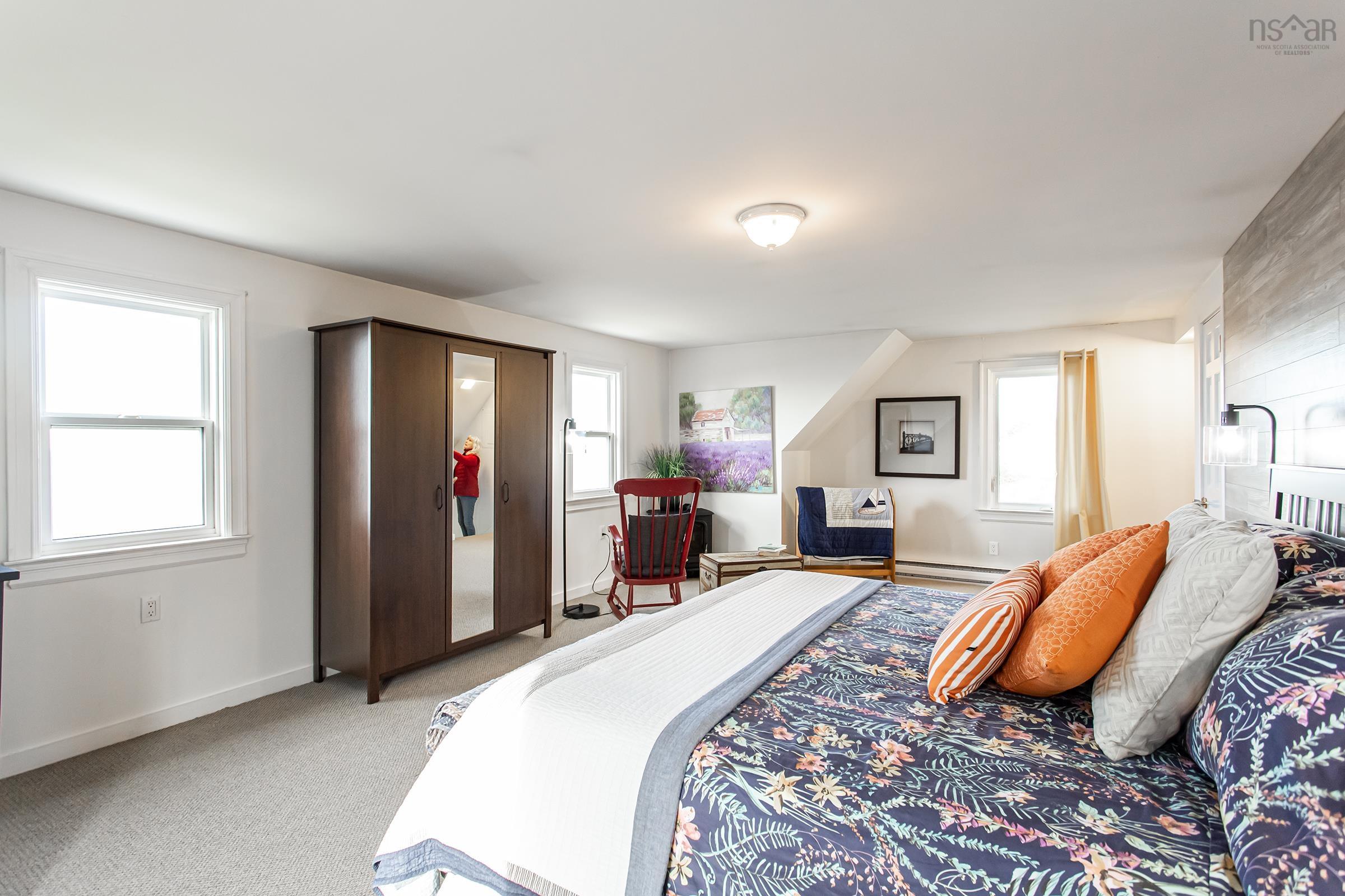 $475,000.00: 5015 Shore Road W, Parkers Cove