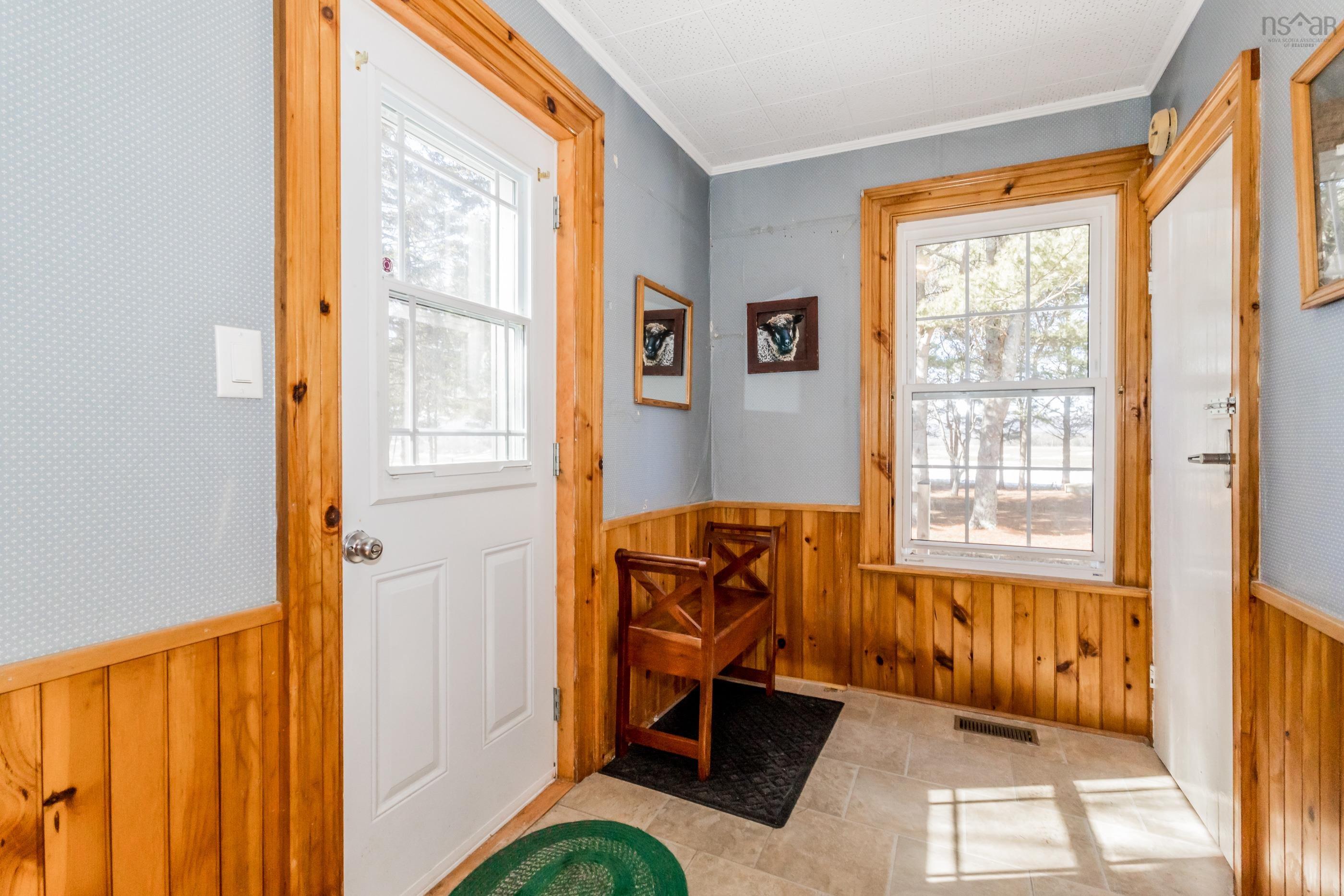 $465,000.00: 1303 Highway 201, Round Hill
