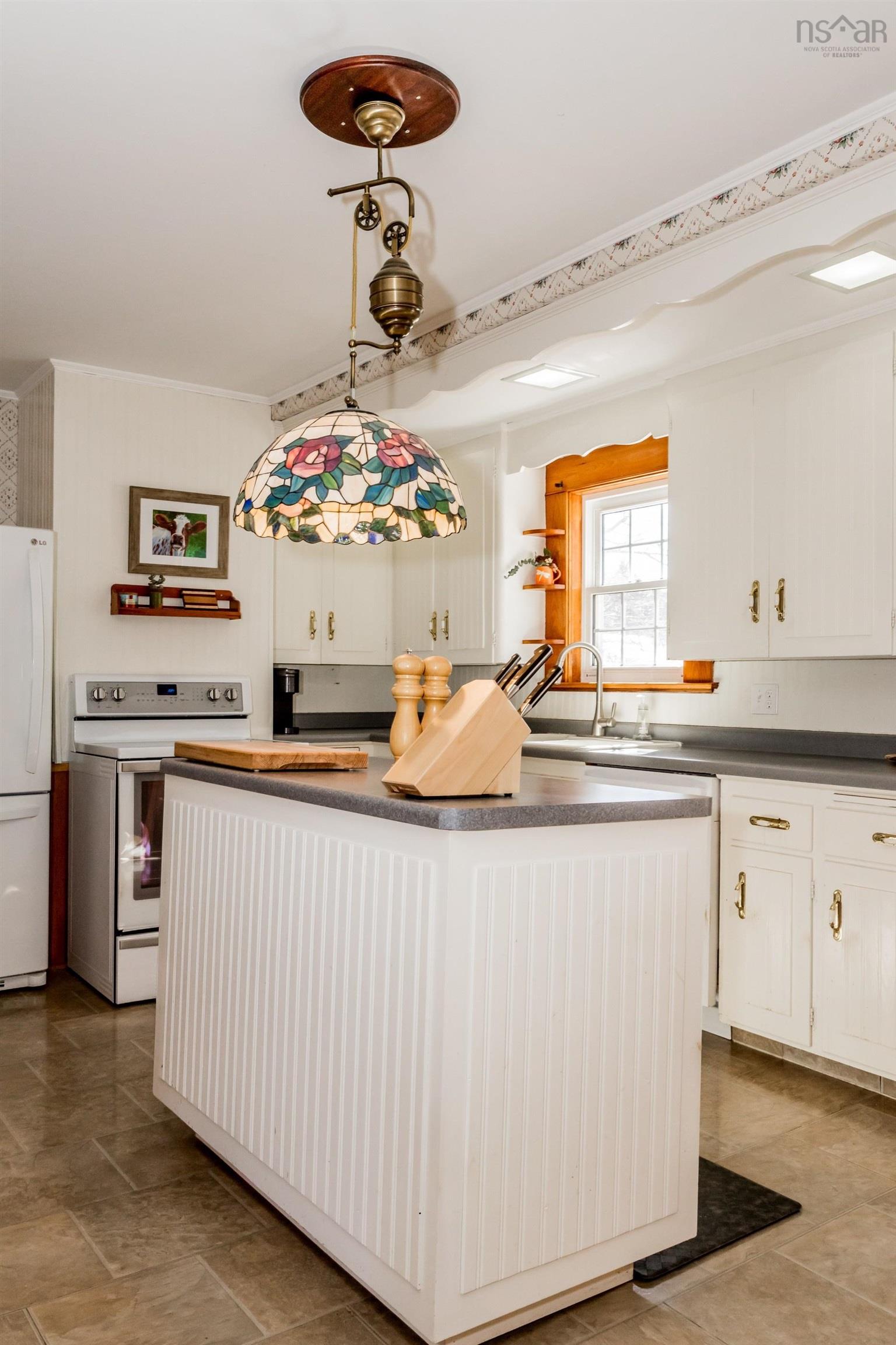 $465,000.00: 1303 Highway 201, Round Hill