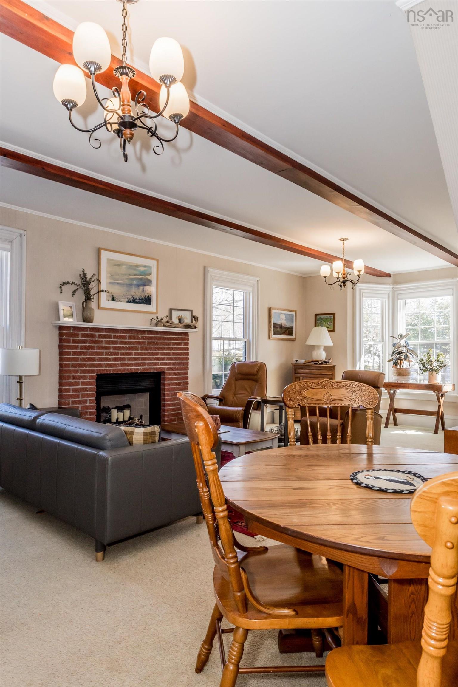 $485,000.00: 1303 Highway 201, Round Hill