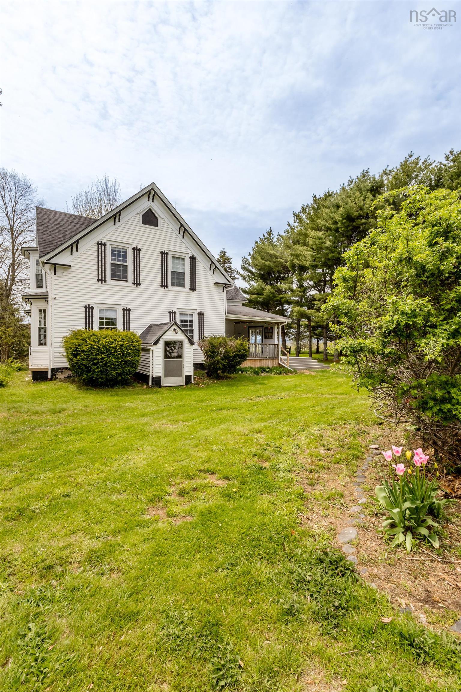 $465,000.00: 1303 Highway 201, Round Hill