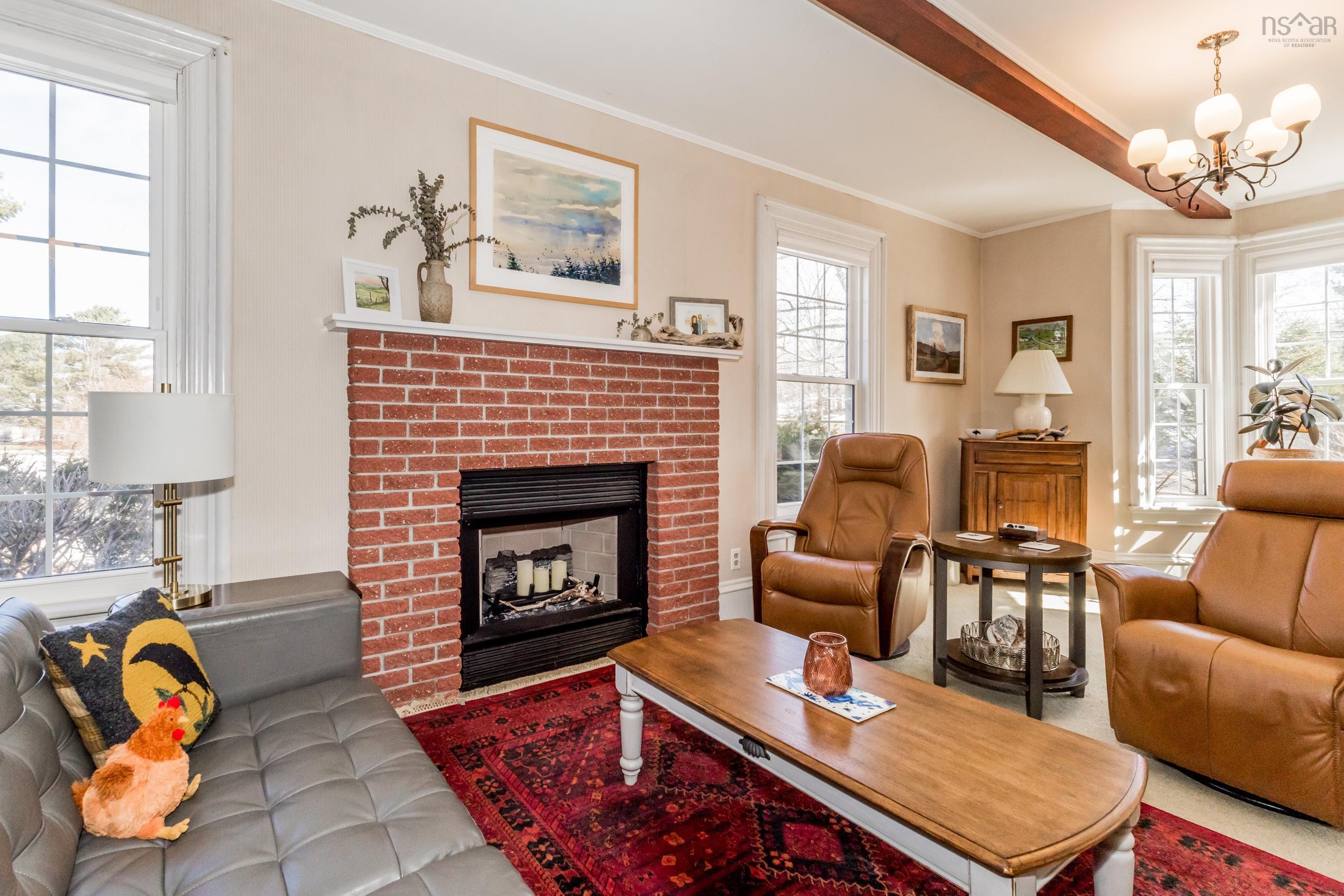 $465,000.00: 1303 Highway 201, Round Hill