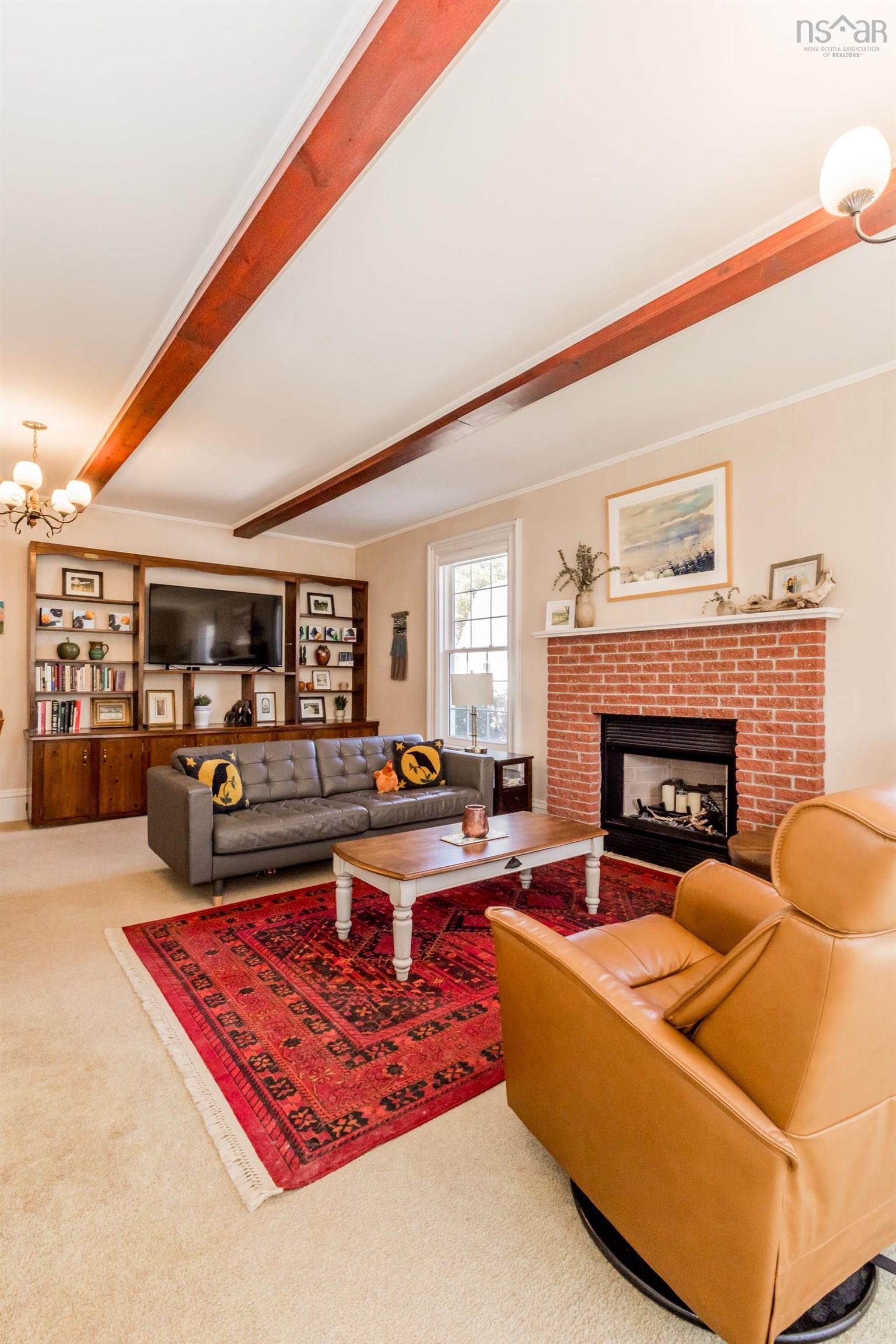 $485,000.00: 1303 Highway 201, Round Hill