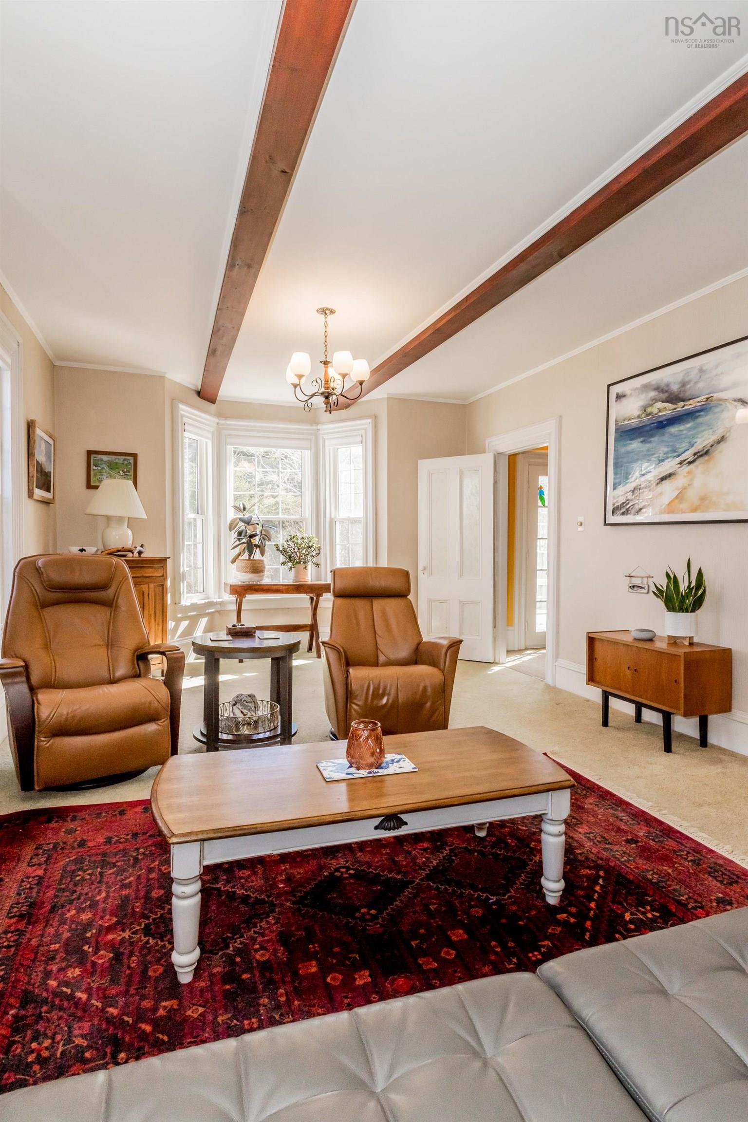 $465,000.00: 1303 Highway 201, Round Hill