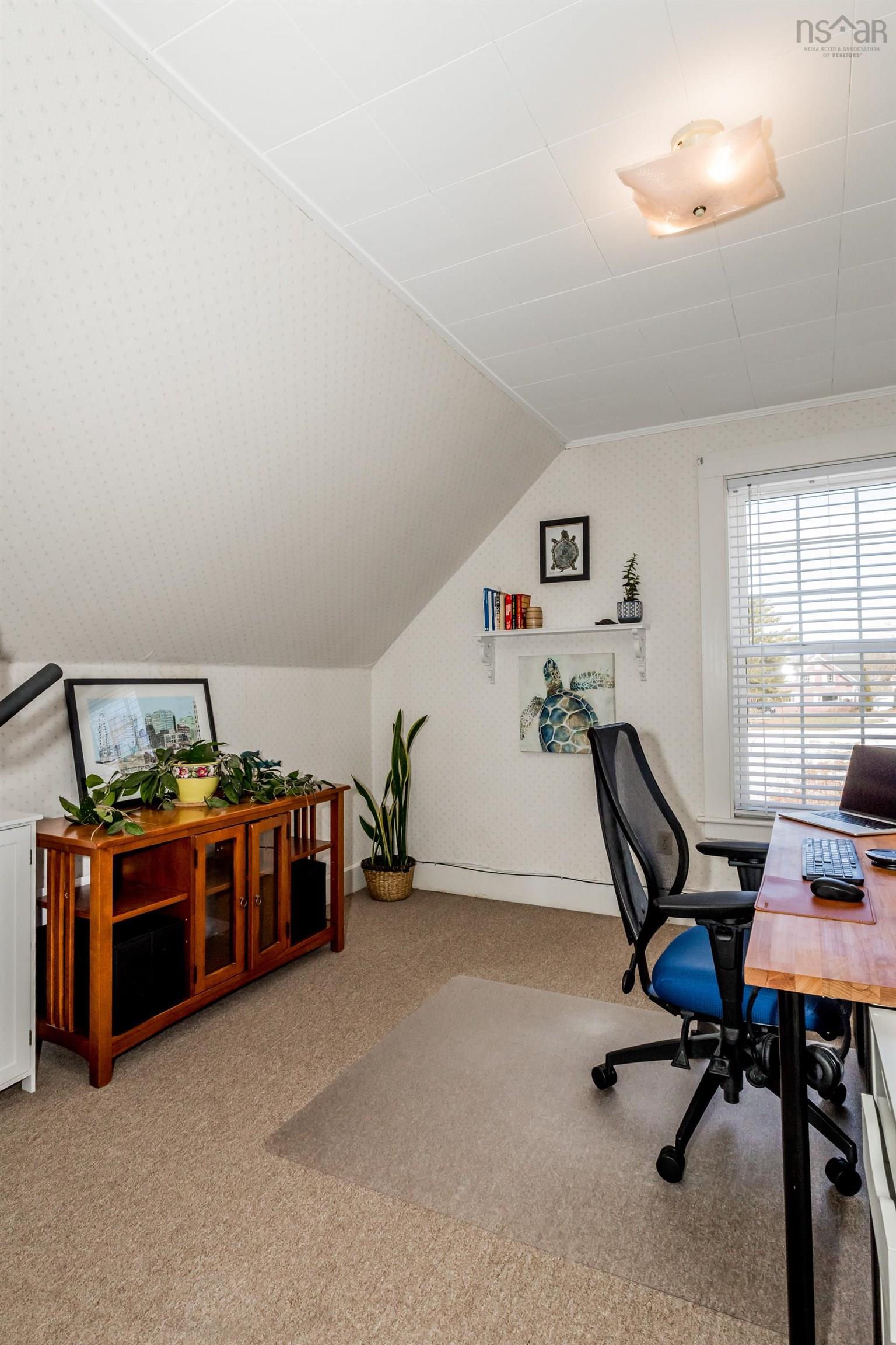 $465,000.00: 1303 Highway 201, Round Hill