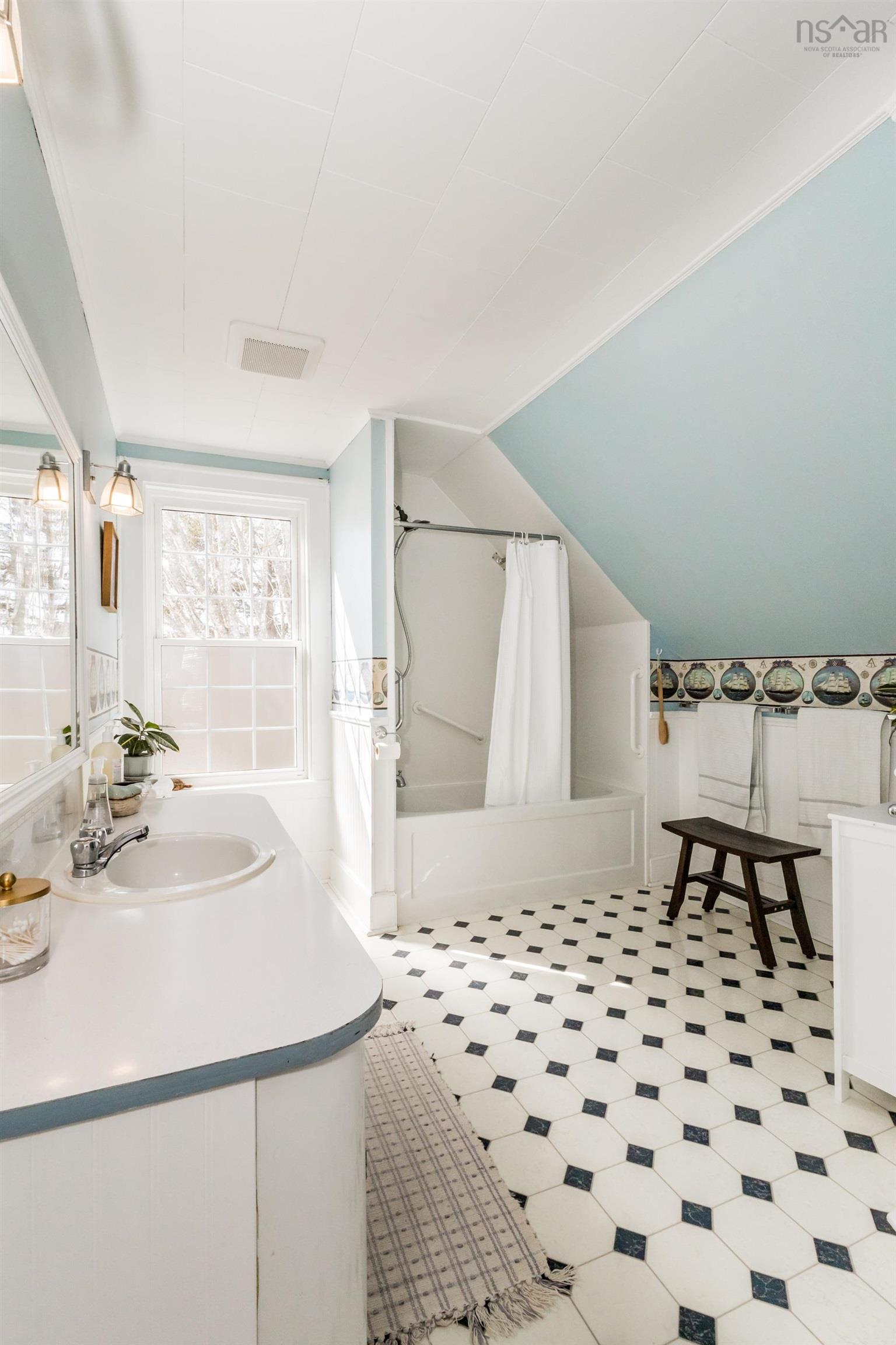 $485,000.00: 1303 Highway 201, Round Hill